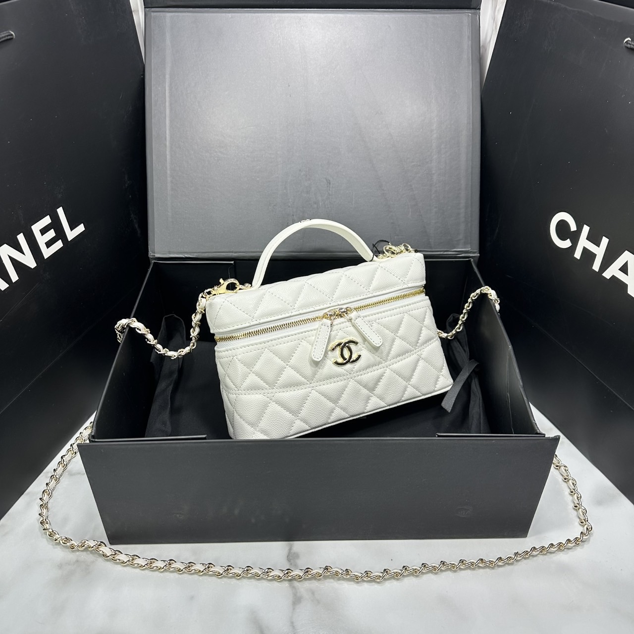 ORI หนังแท้ | CHANEL Long vanity with chain กระเป๋าสะพายรุ่นวานิตี้รุ่นใหม่ล่าสุด ดีไซน์ใหม่รูปทรงคลาสสิค หูจับแต่งโลโก้สวยหรู สายสะพายข้างเป็นโซ่ถอดได้