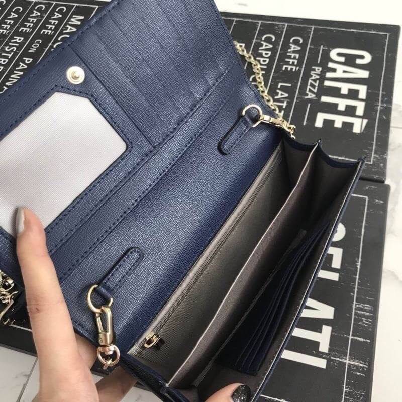 รุ่นขายดี **หนังวัวแท้สวยมาก KEEP • Ari • กระเป๋า สตางค์ยาว ปรับเป็นคลัช หรือถือ สะพาย ก้อได้หมด ขนาด กะลังดี ทรงสวย แค่ใบเดียวจบ! หนังคุณภาพเยี่ยม ภายใน จุของคุ้ม ใส่บัตร ใส่มือถือได้ทุกรุ่น ใบนี้ จะแต่งกับ Look ไหนก้อเข้ากันได้ดีแน่นอนค๊า Don't mis