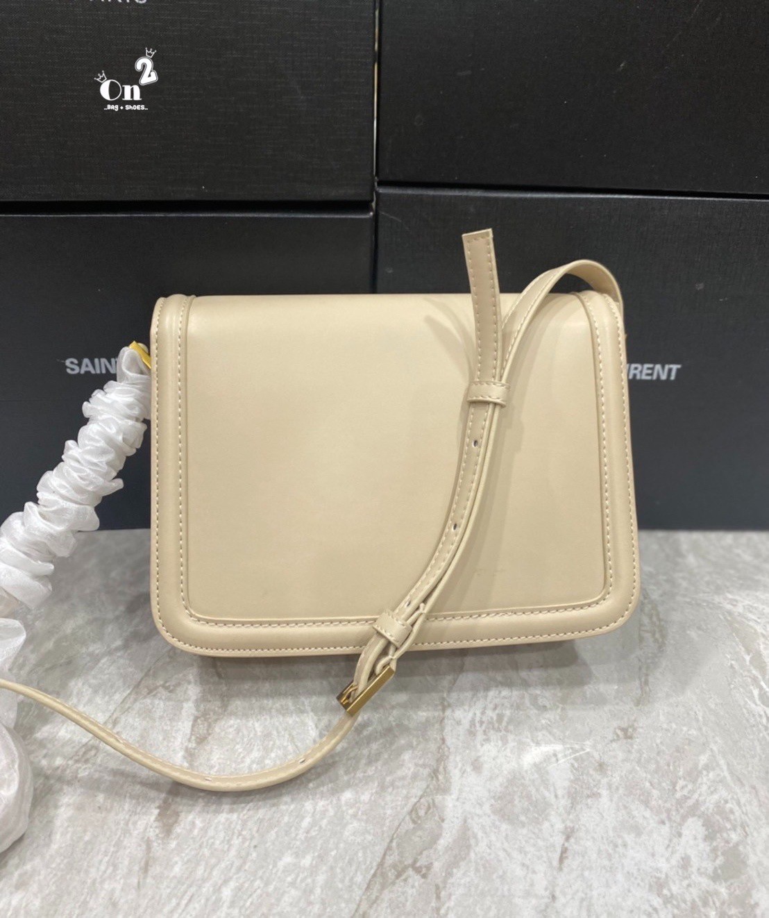 ไอเท็มขึ้นแท่น the best seller!! YSL SOLFERINO SATCHEL LEATHER / YSL crossbody bag กระเป๋าสะพายข้าง โลโก้โดดเด่น ดีเทลดูแพงด้วยตัวล็อค ใช้งานง่าย แน่นหนา งานหนังสวยเต็มใบ ภายในเป็นช่องโล่ง ใส่ของสำคัญได้เลยสบายๆ สายสะพายครอส ปรับใช้ได้ตามตัว ใบจริงสวยคม ร