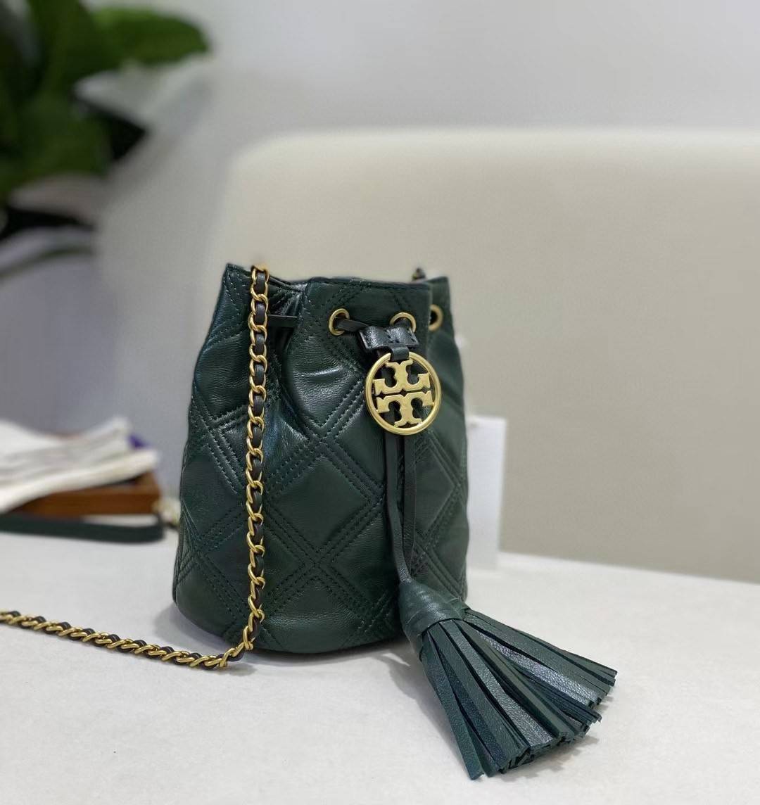 Tory Burch Fleming Soft Mini Bucket Bag กระเป๋าทรงขนมจีบขนาดมินิรุ่น Fleming ที่ตัดเย็บจากหนังแท้