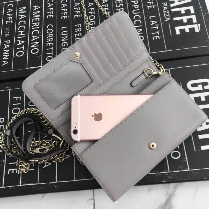 รุ่นขายดี **หนังวัวแท้สวยมาก KEEP • Ari • กระเป๋า สตางค์ยาว ปรับเป็นคลัช หรือถือ สะพาย ก้อได้หมด ขนาด กะลังดี ทรงสวย แค่ใบเดียวจบ! หนังคุณภาพเยี่ยม ภายใน จุของคุ้ม ใส่บัตร ใส่มือถือได้ทุกรุ่น ใบนี้ จะแต่งกับ Look ไหนก้อเข้ากันได้ดีแน่นอนค๊า Don't mis