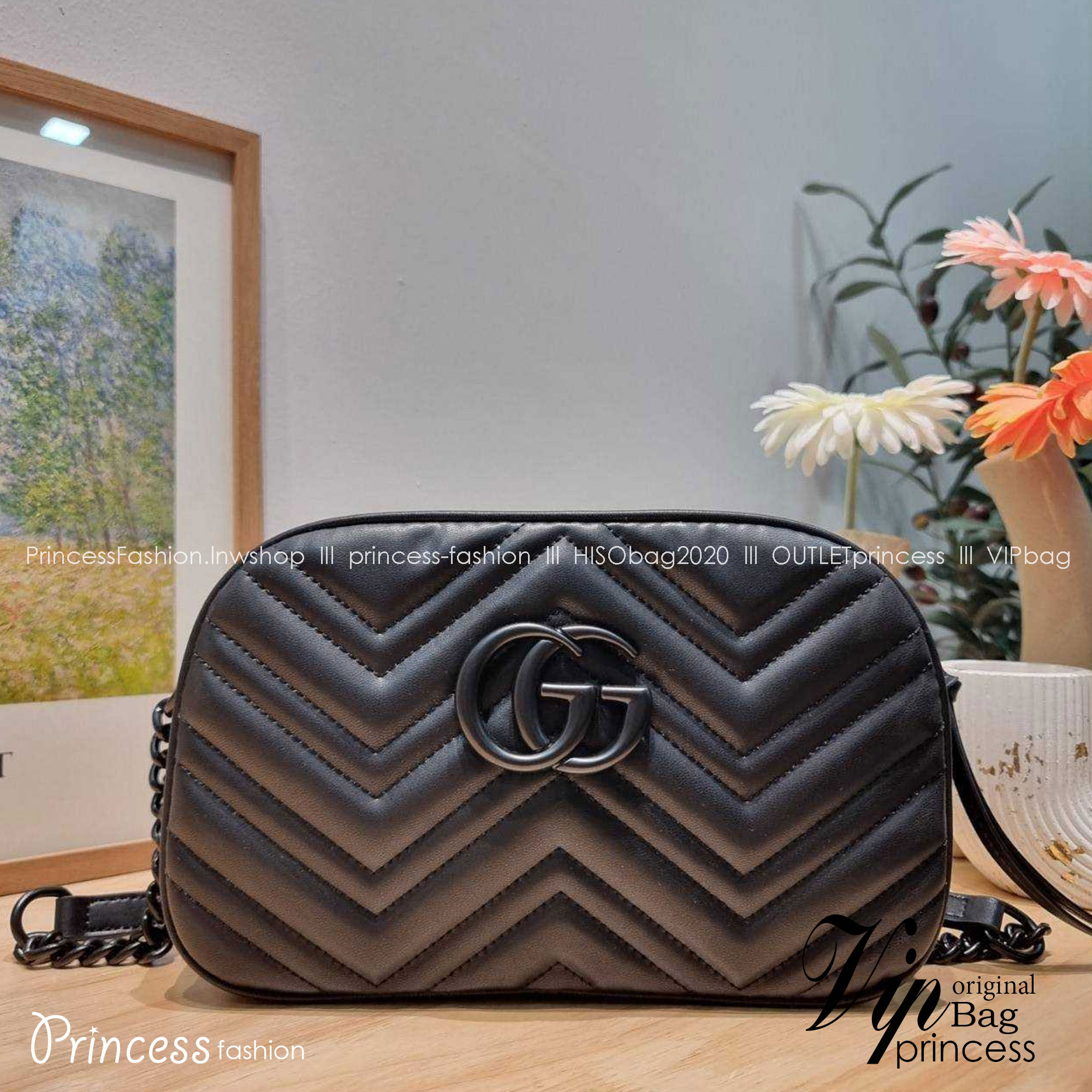 GG MARMONT SMALL SHOULDER BAG 🖤 อีกหนึ่งรุ่นในตำนาน ฮิตไม่เลิก กับกระเป๋าสะพายข้างรุ่นคลาสสิค รูปทรงกล่อง สวยใช้งานสะดวก อะไหล่สีดำดูแพง สะพายขับผิว