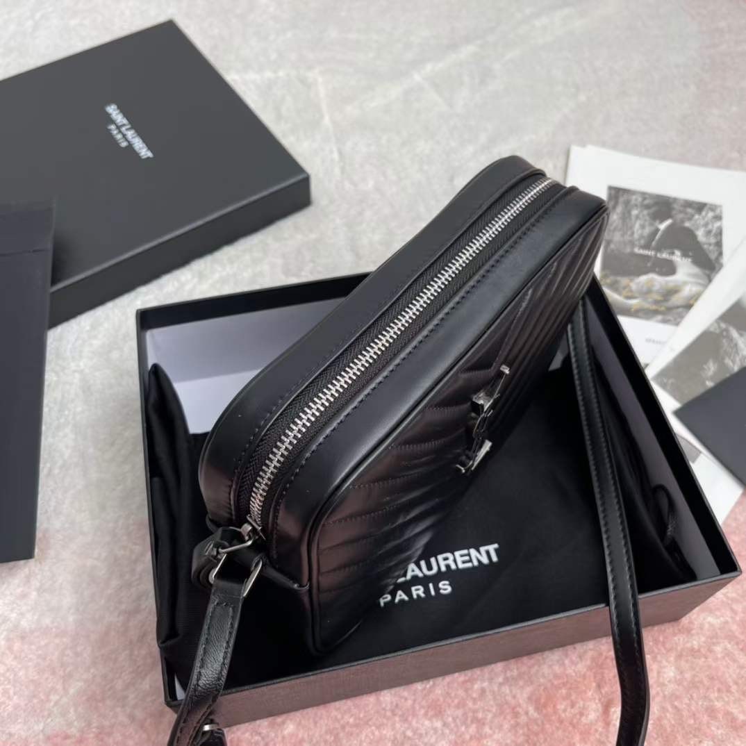 YSL LOU CAMERA BAG IN QUILTED LEATHER 23 cm กระเป๋าสะพาย เกรดหนังสวยเต็มใบ เกรดออริ 1:1 ใช้งานต่างประเทศได้