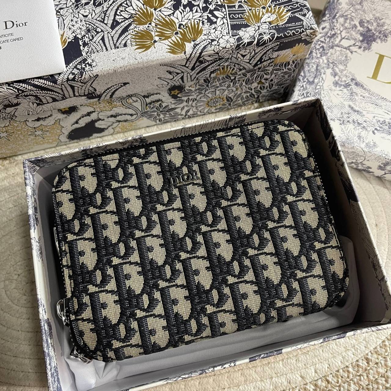 ORI 🥂 หนังแท้ DIOR POUCH WITH SHOULDER STRAP Oblique Jacquard พร้อมส่งที่ไทย งานหนังแท้และผ้าแจ็คการ์ดออริจินอล ภาพสินค้าถ่ายจากงานขายจริง ใช้งานต่างประเทศได้