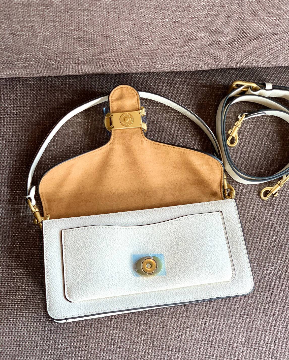 COACH TABBY SHOULDER BAG 26 ((73995)) 📣พร้อมส่งที่ไทยอีกครั้งค่ะ ห้ามพลาด ✔️กระเป๋าหิ้ว//คล้องไหล่//สะพายข้างได้ สุดคุ้ม! หนังแท้อย่างดี ลายหนังสวยนิ่มมือมากค่ะ ✔️ด้านหน้ามีอะไหล่แบรนด์ตัวใหญ่ อะไหล่ทองสวยโดดเด่น ✔️เปิดปิดกระเ