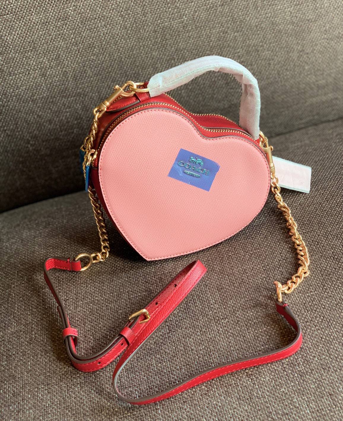 COACH HEART CROSSBODY BAG ((C5118//C5119)) 💥Limited edition หลงรักแน่นอน💋 พร้อมส่งที่ไทยก่อนใครวันนี้! ✔️กระเป๋ารูปหัวใจน่ารักมากๆค่ะ หนังแท้อย่างดีสวยงาม