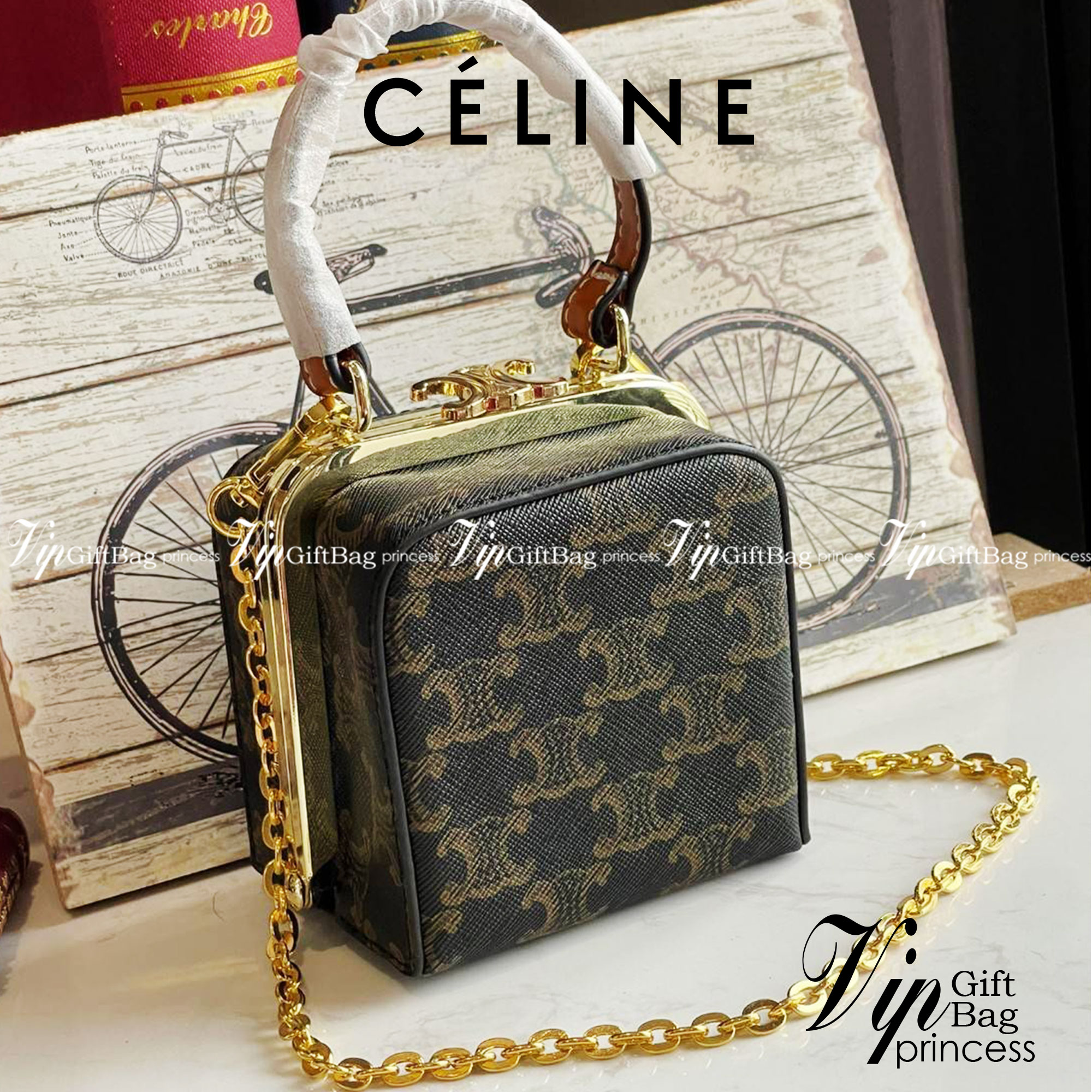 Celine Triomphe Minaudiere สาว ๆ คนไหนไม่เน้นพกของเยอะ แต่ต้องการกระเป๋าที่ให้ความเรียบหรู ดีไซน์เก๋ เหมาะสำหรับดินเนอร์มื้อค่ำ หรือช้อปปิ้งเบาๆ ใบนี้แนะนำเลยคะ เป็นกระเป๋าขนาดกะทัดรัด ถือและสะพายไหล่ได้ ให้ความคล่องตัว นับว่าเป็นอีกหนึ่งแอสเซสเซอรี่ที่น่