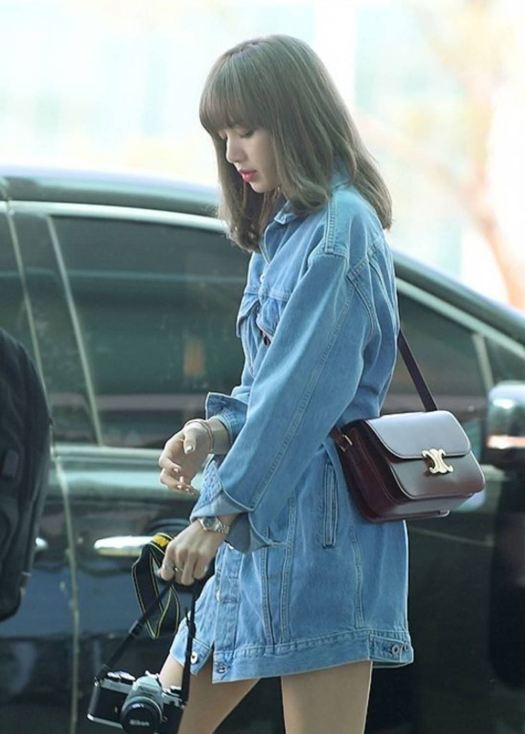 CELINE CLASSIQUE TRIOMPHE BAG IN SHINY CALFSKIN ไอเท็มสุดคลาสสิค ที่ขาดไม่ได้ กระเป๋าสะพายทรงสวยคลาสสิค แฝงความผู้ดี ที่ใช้ได้ทั้งชายหญิง วัสดุหนังคุณภาพดี