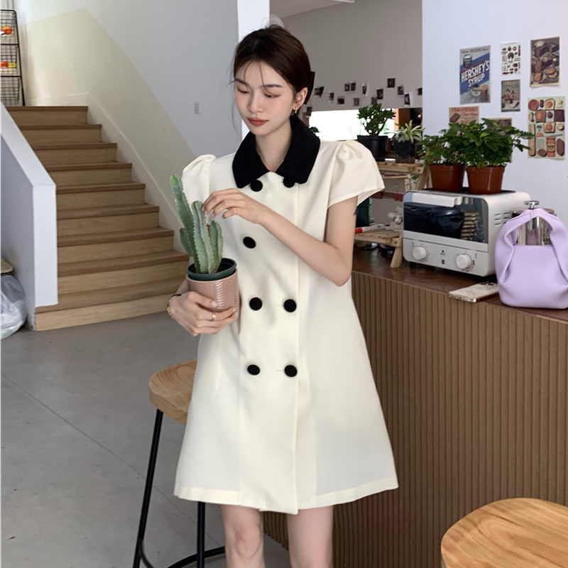 พร้อมส่ง 🤍👻 Soulmate dress เดรสสีขาวแต่งกระดุมคู่สีดำ (IN37539)