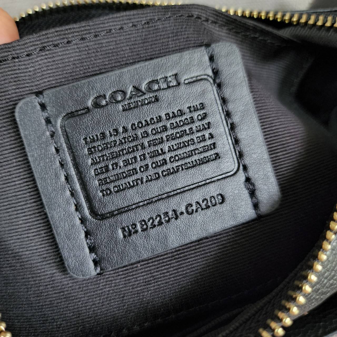 พร้อมส่งครบสี สวยทุกสีเลยค่า😘 ((CA173//CA209//CA548)) COACH TERI SHOULDER BAG 🔹กระเป๋าทรงพอช ในรูปแบบหนังแท้ หนังนิ่มสวยมากค่ะ