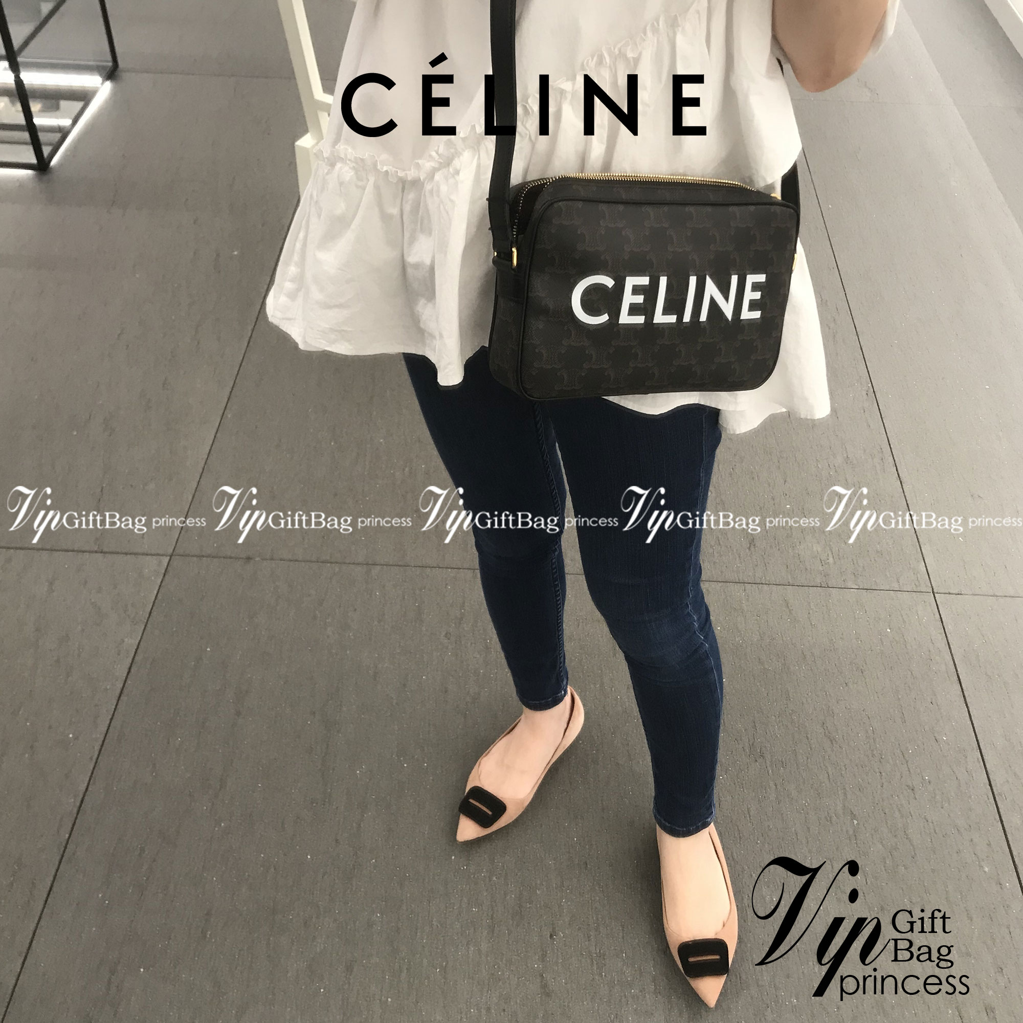 หนังแท้ CELINE Medium Messenger Bag In Triomphe Canvas With Celine Print In Black กระเป๋าทรงครอสบอดี้ วัสดุหนังแท้ทั้งใบ ขนาดกลางกำลังดี น้ำหนักเบา รูปทรงใช้งานง่าย ได้ทั้งหญิงชาย ภาพสินค้าถ่ายจากงานขายจริง ใช้งานต่างประเทศได้