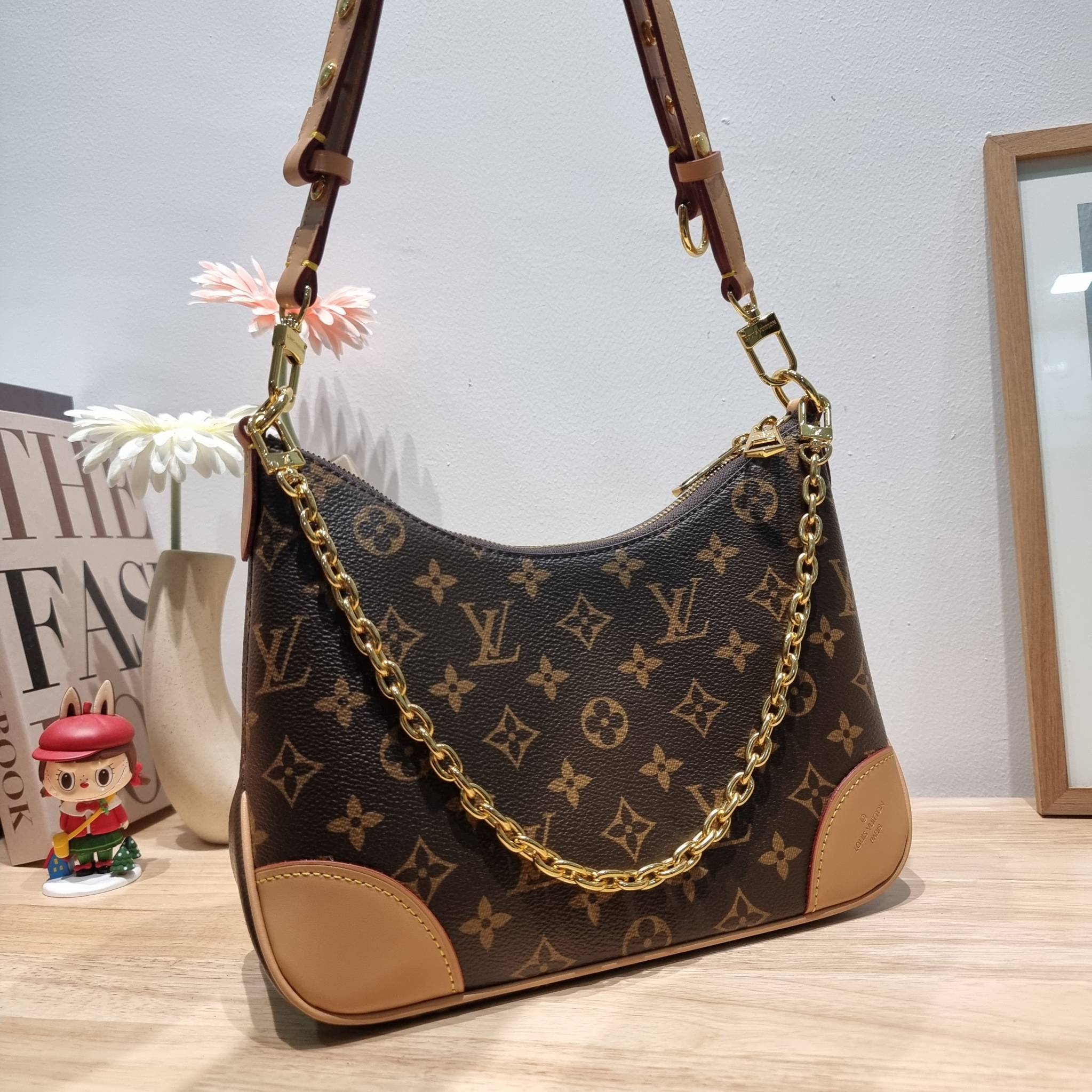LV boulogne monogram bag กระเป๋าสะพาย ดีไซน์คลาสสิครุ่นสุดปัง ขนาดกำลังดี ใช้งานได้สะดวกคล่องตัว วัสดุหนังแคนวาสทนทาน