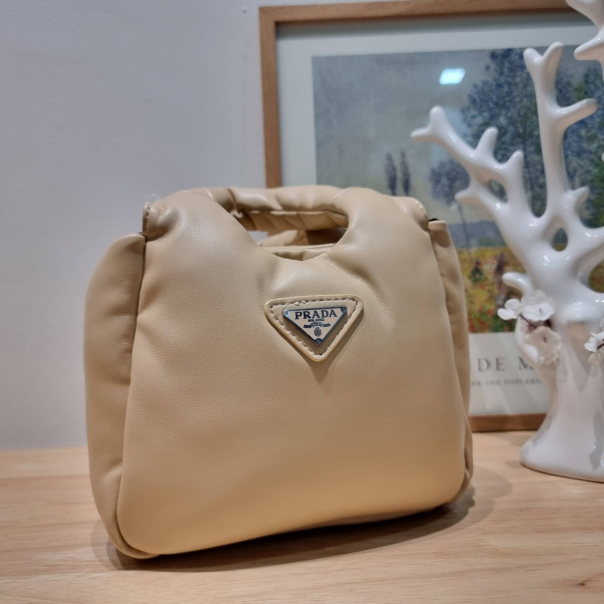 PRADA Small padded Soft nappa-leather bag พร้อมส่ง 4 สี น้องใหม่ล่าสุด กับคอลเลคชั่นที่ทำออกมาตอบโจทย์ได้ทุกไลฟ์สไตล์