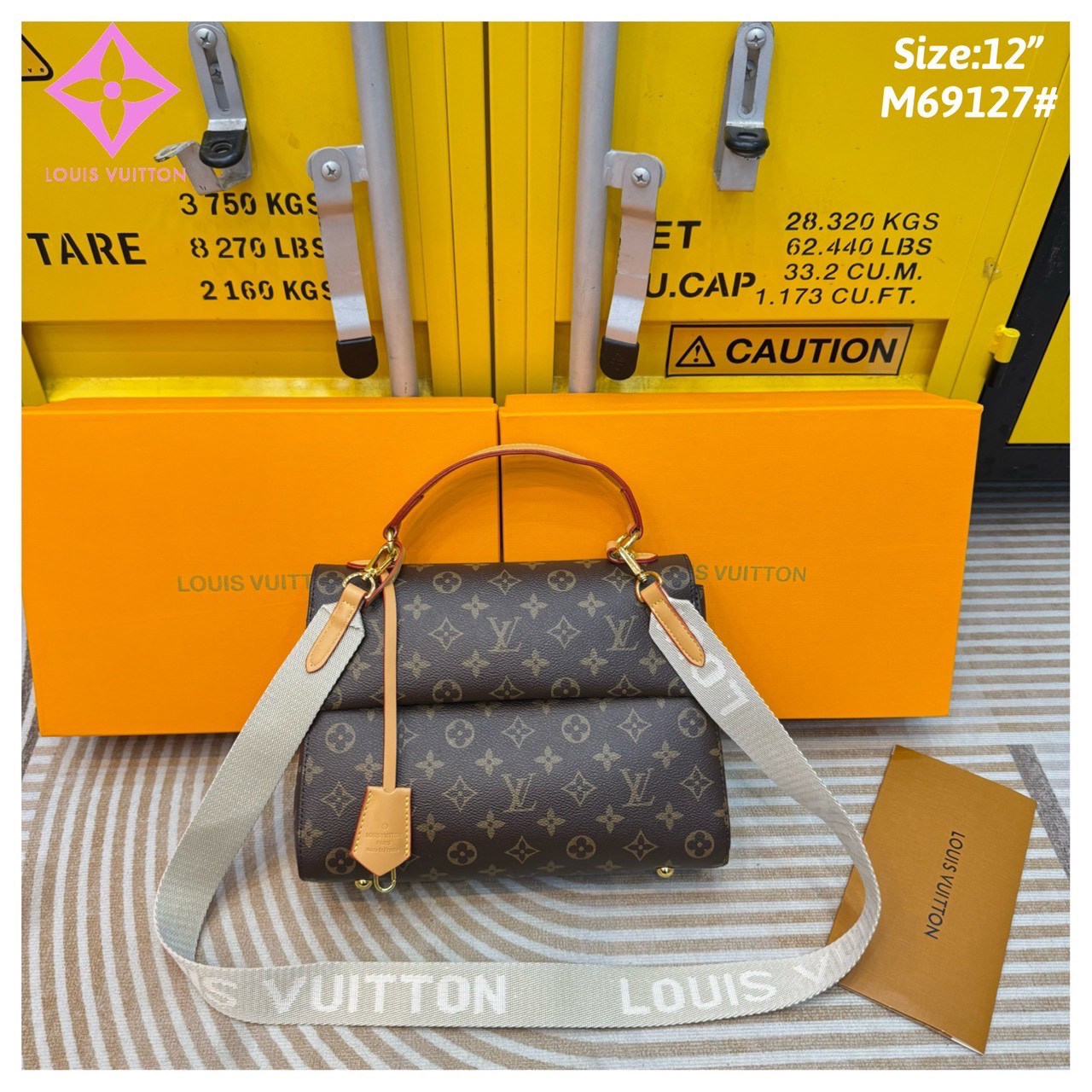 LV Cluny Bag Monogram Canvas กระเป๋าสะพายลายโมโนแกรม มาพร้อมดีไซน์ใหม่พิมพ์ลายสดใสมีชีวิตชีวา แรร์ไอเท็มที่สาวๆต้องมี! เป็นอีกรุ่นที่ขายดีมากเพราะใช้งานง่าย