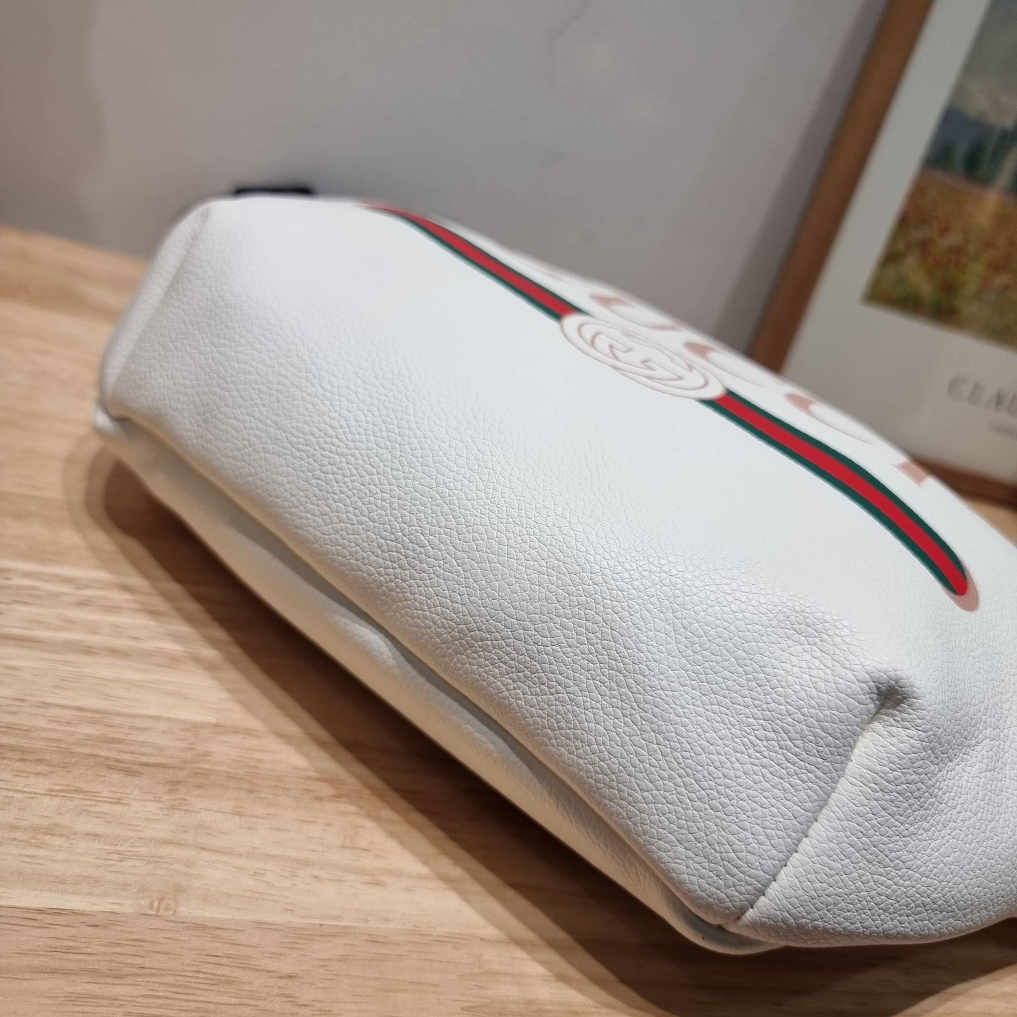 GUCCI Print Logo Belt Bag / GG LEATHER BELT BAG ไอเท็มยอดฮิต ขึ้นแท่น best seller กับกระเป๋าคาดอก ไซส์ใหญ่จุได้คุ้มค่า รูปทรงคลาสสิค พกพาง่าย