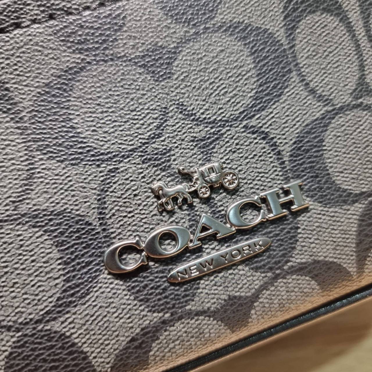 COACH ELIAS CROSSBODY IN SIGNATURE CANVAS BAG CJ509 CJ510 กระเป๋าครอสบอดี้ทรงคลาสสิค ดีไซน์รูปแบบใหม่ ใช้งานง่ายและสะดวก