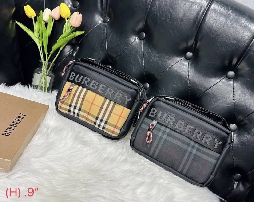 Burberry Positively Conscious logo crossbody bag / BURBERRY FRAGRANCES CROSSBODY BAG 9" วัสดุ Nylon Canvas ทรงเหลี่ยมน้ำหนักเบามีโลโก้แบรนด์คาดด้านหน้า