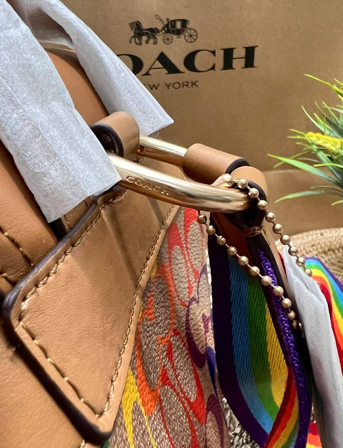 COACH PENNNIE BACKPACK IN RAINBOW SIGNATURE ((C4097)) สวยจึ้งมากแม่ ห้ามพลาด ต้องมีค่ะ! พร้อมส่งค่ะ ล่าสุด กับกระเป๋าสะพายหลังมีหูหิ้ว หนังแท้นิ่มอย่างดี ลายCทั้งใบแบบสีรุ้งสดใสมาเลย สวยมากๆค่ะ