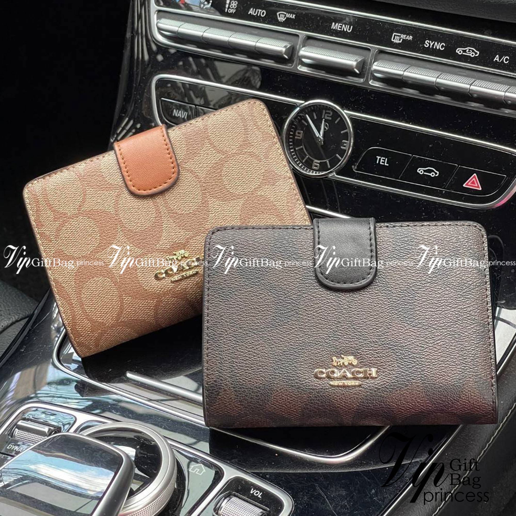 COACH MEDIUM CORNER ZIP WALLET กระเป๋าสตางค์ขนาดกลางที่ถือว่าเป็นไอเทม Must Have ของทุกเพศทุกวัยที่ต้องพกติดตัวไว้ตลอดเวลา เพราะนอกจากจะช่วยจัดเก็บเงิน บัตรประชาชน บัตรเครดิตและต่าง ๆ ให้เป็นระเบียบเรียบร้อยยังต้องคำนึงถึงประโยชน์ใช้สอยร่วมด้วย กระเป๋าสตา