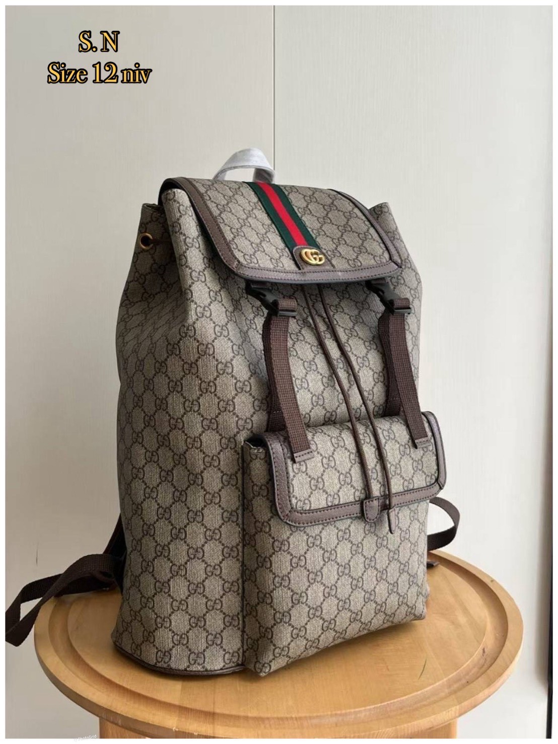 GUCCI Ophidia small backpack กระเป๋าเป้ แคนวาส GG Supreme พาเลตต์สีน้ำตาลเบจที่สวยงามเหนือกาลเวลา โดดเด่นด้วยลาย Double G ขนาดกำลังเหมาะ ไม่เล็กไม่ใหญ่จนเกินไป ใช้งานง่าย