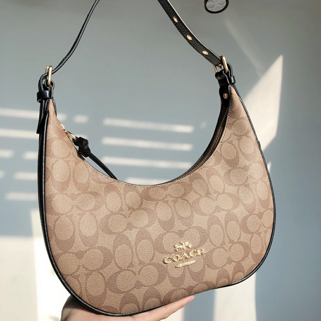 COACH BAILEY HOBO WITH WHIPSTITCH ((C4108//C1322)) พร้อมส่งที่ไทย!! สวยจริงไม่จกตาแน่นอนค่าา กระเป๋าทรงโค้ง ใช้แบบหิ้วหรือคล้องไหล่ก็ดูดี ใช้วัสดุหนังแท้ชั้นดี หนังสวยมากๆค่ะ ด้านหน้าใช้อะไหล่แบรนด์ตัวใหญ่ หรู ดูสะดุดตามีเดียว