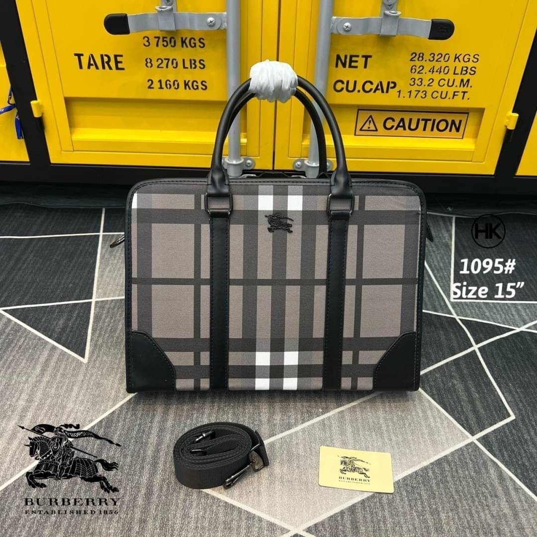 Burberry Men Ainsworth Briefcase / Burberry Newburg Briefcase / Burberry Briefcase Men Bag กระเป๋าเอกสารผู้ชาย กระเป๋าถือแนวนอนกระเป๋าธุรกิจใบใหญ่ สวยงามน่าใช้ จะถือหรือใช้แบบสะพายข้าง ลุคออกมาคือดูดีทีเดียว สินค้าแนะนำ