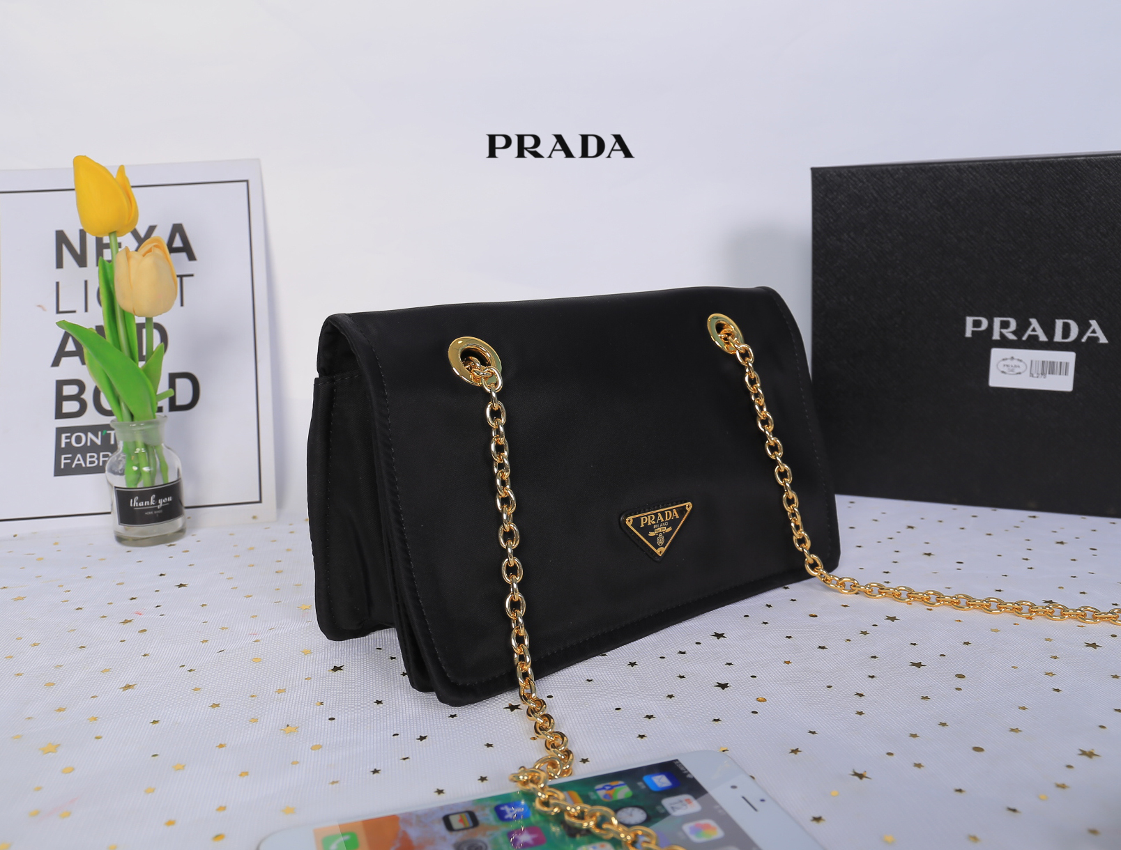 Prada Logo Shoulder bag / Prada Tessuto Nylon Chain Flap Bag กระเป๋าสะพายไหล่ หรือดึงเป็นสายยาวสะพายเป็น Crossbody เหมาะกับสาวๆสุดแซ่บมากๆๆเลยค่ะ วัสดุทำจากผ้าไนล่อน อะไหล่ทองทั้งใบ เปิด-ปิดด้วยกระดุมแม่เหล็ก ด้านหน้าประดับโลโก้แบรนด์ ด้านในแบ่งเป็น 1 ช่อ