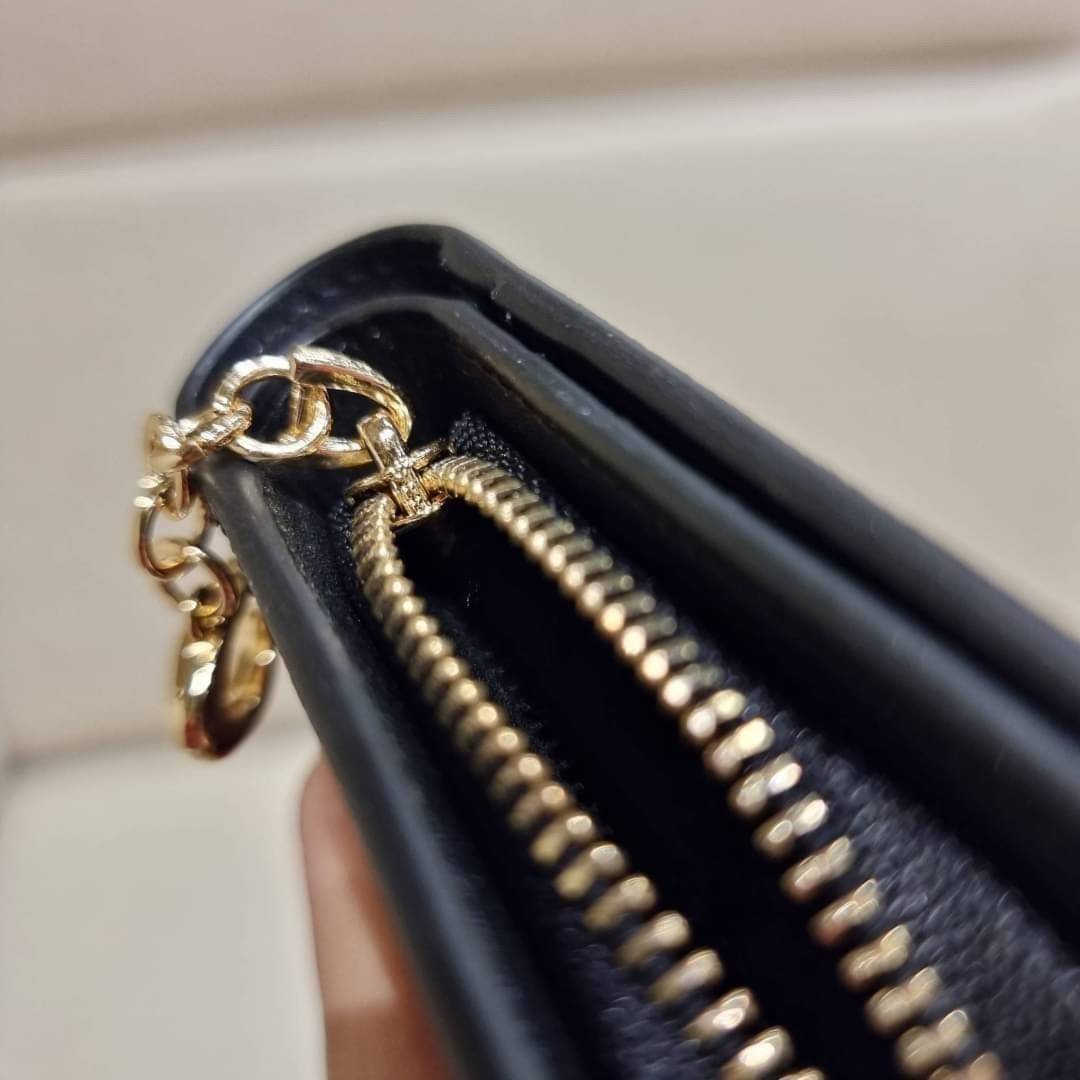 C4591 C4592 COACH COACH x PEANUTS SNAP WALLET IN SIGNATURE CANVAS WITH SNOOPY PRINT / WITH WOODSTOCK PRINT กระเป๋าสตางค์ใบเล็ก ขนาดกำลังเหมาะ ดีไซน์น่ารักอีกแล้วจ้า ♥️ มันน่ารักน่าใช้มาก โดดเด่นด้วยลายคอลเลคชั่นยอดฮิต วัสดุหนังแคนวาสเคลือบลาย เปิด-