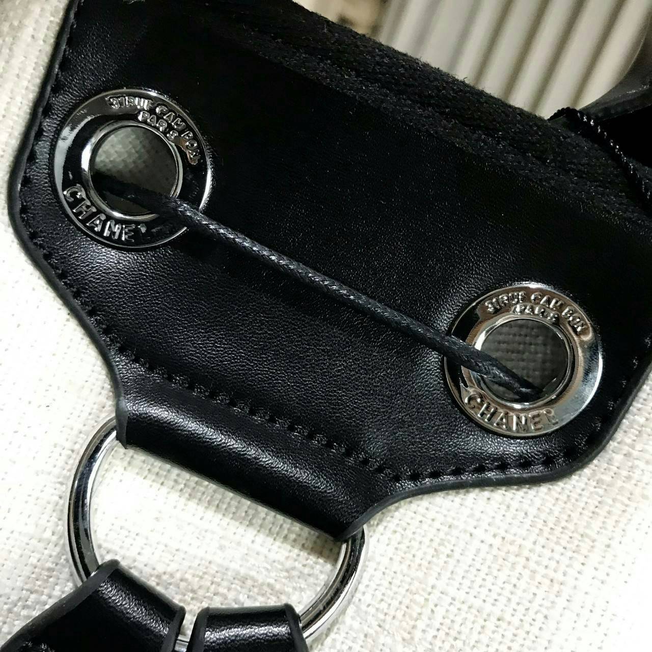 Chanel Beaute Black Canvas Drawstring Backpack Limited Edition ใหม่ล่าสุดใบใหญ่จุใจ น้ำหนักเบา วัสดุ Canvas + Polyester 100% เนื้อหนาอยู่ทรงสวยด้านหน้าปักโลโก้แบรนด์คลาสสิค เปิดปิดแบบหูรูด Drawstring อะไหล่แบรนด์ ซับใน Polyester มีโลโก้และช่องซิป สามารถใส