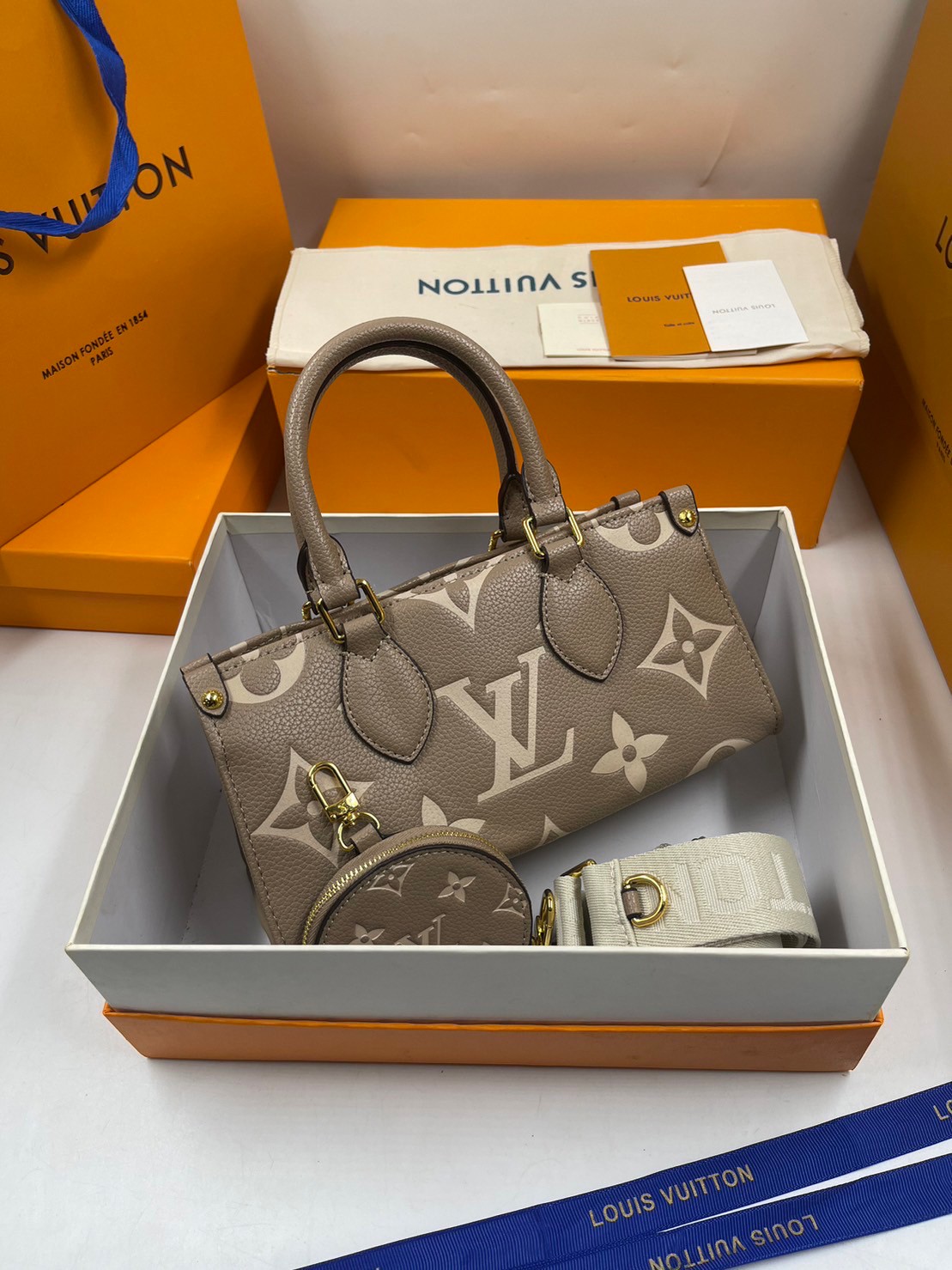 LV OnTheGo East West Monogram Bag / LV BAG พร้อมส่ง 4 สี กระเป๋าโท้ทขนาดกะทัดรัด ดีไซน์ใหม่ประจำฤดูกาล **สินค้าเกรดออริจินอล 1:1 สลับแท้