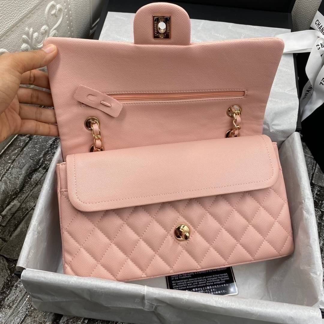 หนังแท้ CHANEL Classic Caviar 25cm กระเป๋าสะพายคลาสสิก หนังแกะและโลหะสีทอง ภาพสินค้าถ่ายจากงานขายจริง ใช้งานต่างประเทศได้