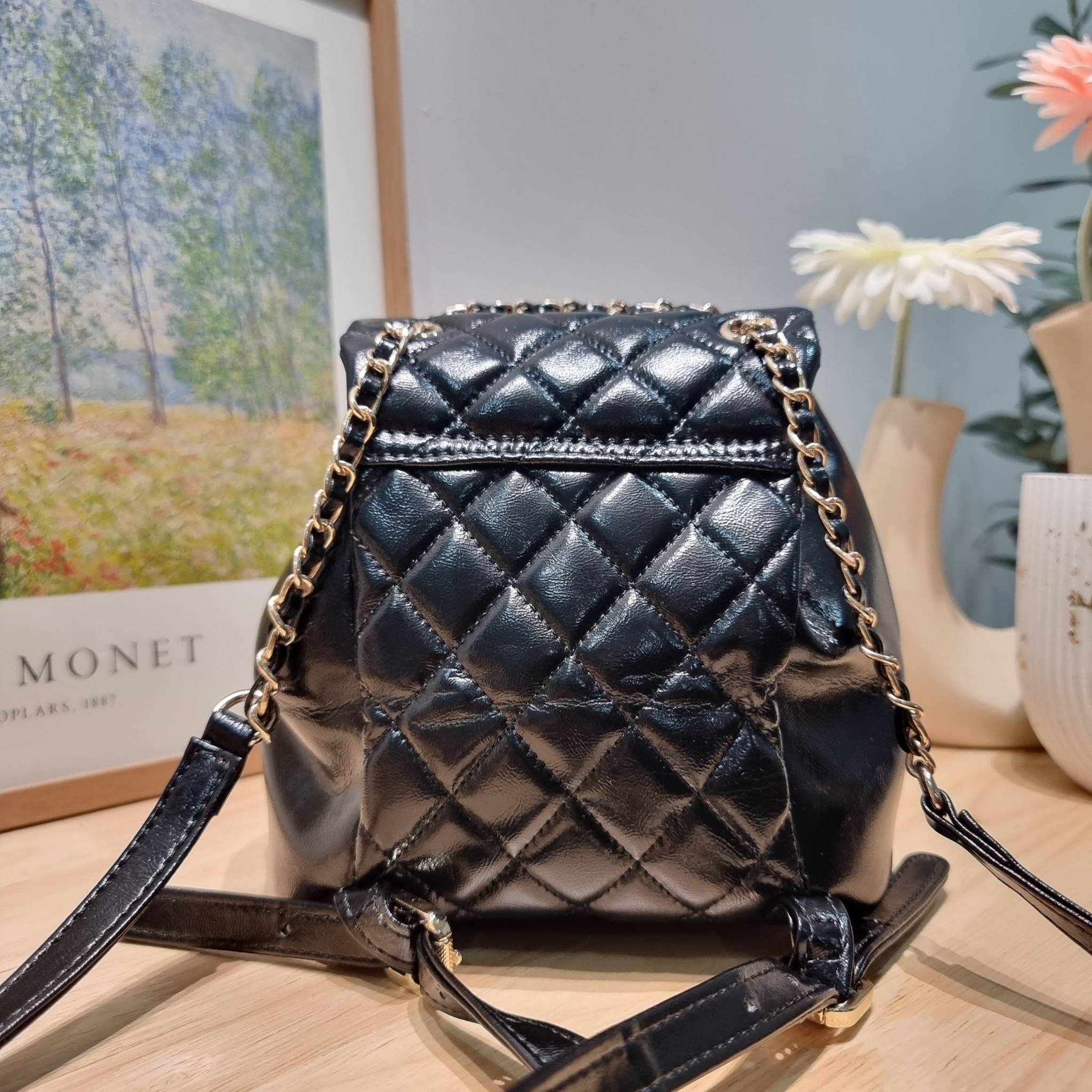 Chanel mini duma backpack กระเป๋าเป้ ไซส์มินิ สุดฮอต น่ารักน่าใช้สุดๆ ไอเท็มยอดฮิต รูปทรงทันสมัย ดีเทลความสวยมากมาย ทั้งสายรูดเก็บปาดกระเป๋า หรือจะช่องเปิดด้านหน้า ก็ดูหรูไปหมด ภายในโล่งกว้าง ใส่ของสำคัญได้