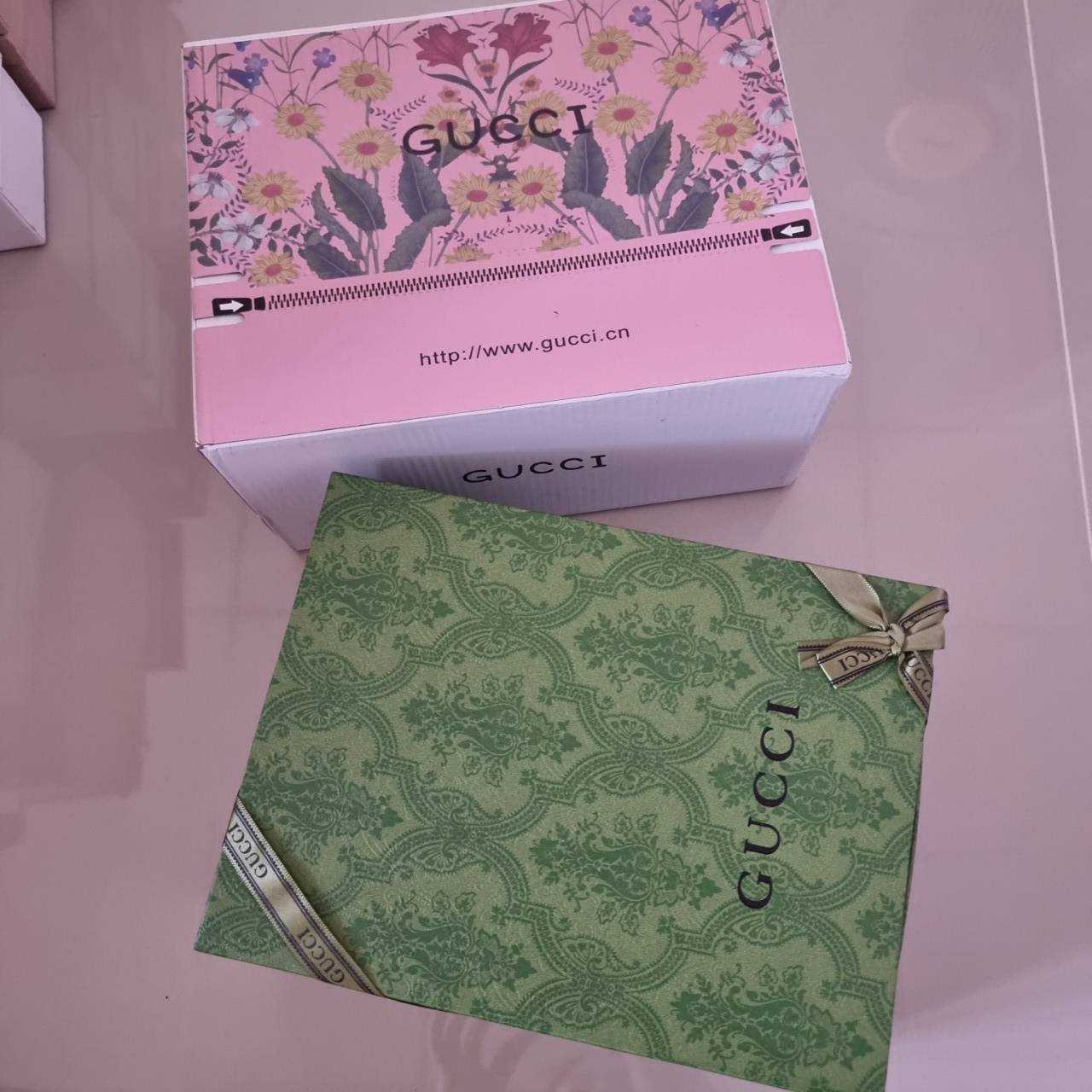 GG MARMONT SMALL SHOULDER BAG 🖤 อีกหนึ่งรุ่นในตำนาน ฮิตไม่เลิก กับกระเป๋าสะพายข้างรุ่นคลาสสิค รูปทรงกล่อง สวยใช้งานสะดวก อะไหล่สีดำดูแพง สะพายขับผิว