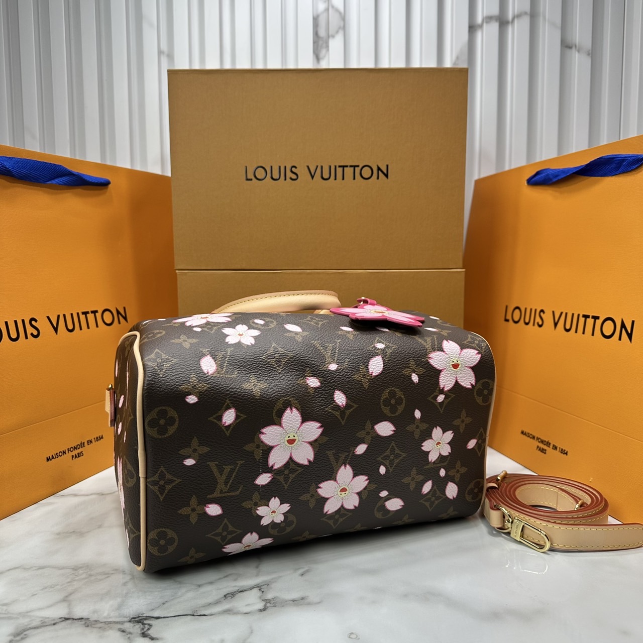 ORI หนังแท้ | คอลใหม่ดอกไม้แสนหวาน LV x TM Cherry Blossom bag กระเป๋าสะพายดีไซน์คลาสสิครุ่นสุดปัง ปรับลุคให้มีชีวิตชีวาด้วยลายดอกไม้เชอรี่บลอสซั่ม คอลใหม่สุดเอ็กซ์คลูซีฟ