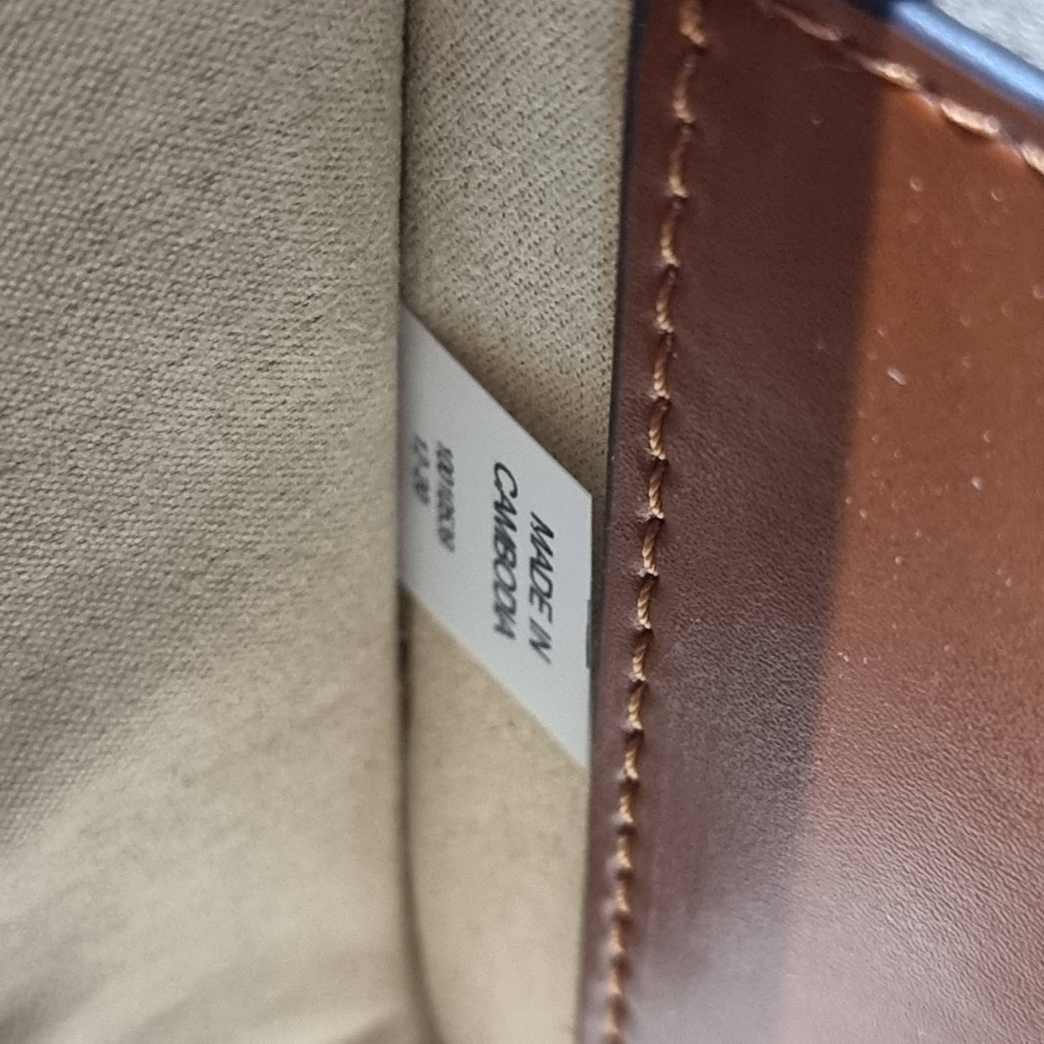 TORY BURCH ROBINSON SPAZZOLATO CONVERTIBLE SHOULDER BAG คอลเลคชั่นใหม่ สวยก่อนใคร ในราคาสุดคุ้ม! กับกระเป๋าสะพายไหล่ ดีไซน์สุดหรู หนังแก้วเงาสวยคม สีผู้ดี รูปทรงใช้งานได้ทุกลุค