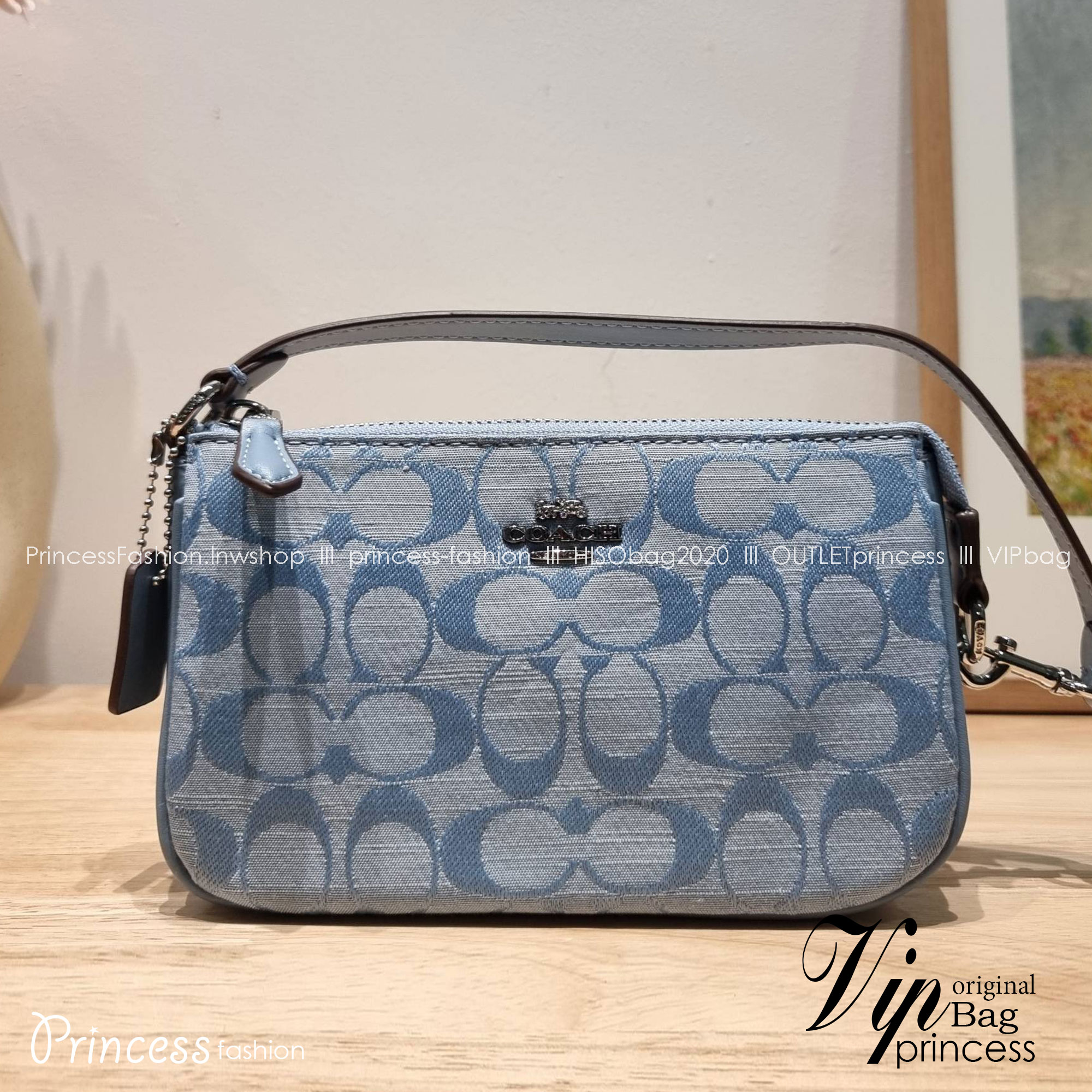 COACH Nolita 15 In Signature Chambray CI027 พร้อมส่ง คอลเลคชั่นใหม่ น่ารักน่าใช้ ในสไตล์คลาสสิค กระเป๋าทรงพอชขนาดมินิ สาวๆเห็นใบจริง ยังไงก็ต้องหลงรักไอเท็มนี้แน่นอนจ้า