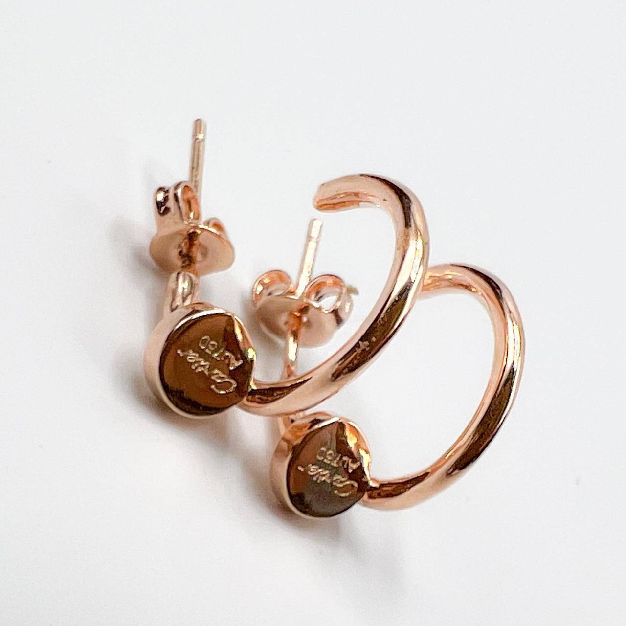 Cartier JUSTE UN CLOU EARRINGS ต่างหูตะปูคาเทียร์ เกรดออริจินิล ปั้มทุกจุด วัสดุคุณภาพดี ไม่ลอกไม่ดำ พร้อมกล่องหนาตามแบบปั้มลายแบรนด์ ภาพสินค้าถ่ายจากงานขายจริง ใช้งานต่างประเทศได้