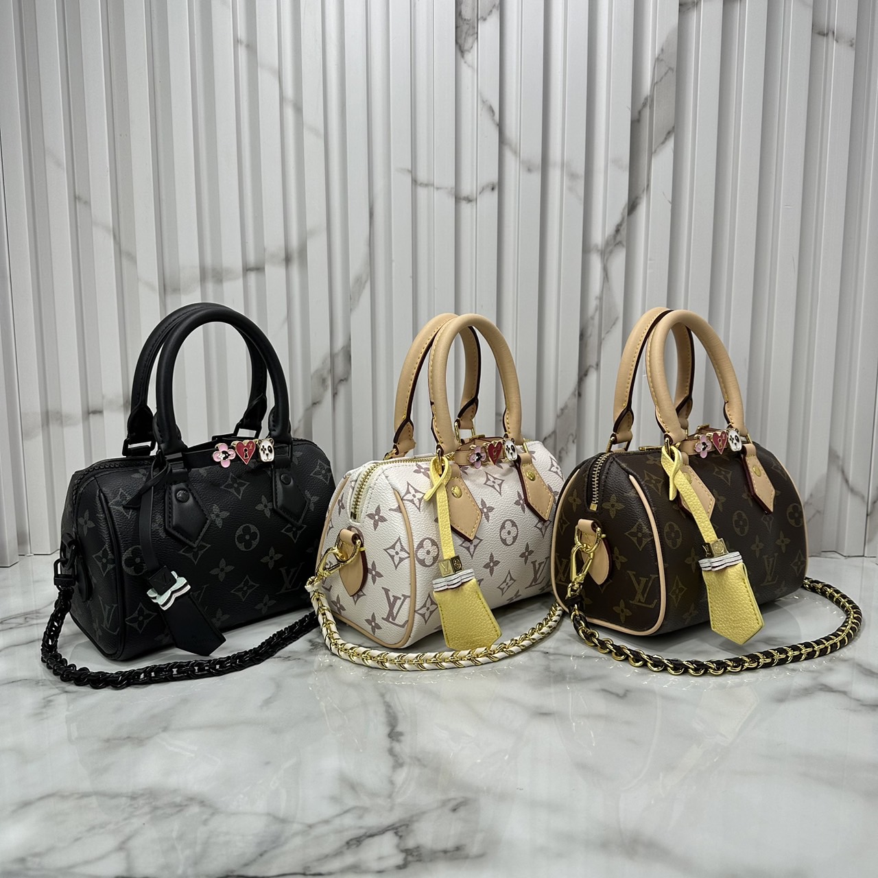 LV Speedy Bandoulière 7" Bicolor Monogram Bag / LV Keepall Bag น้องกระเป๋าทรงหมอนไซส์มินิน่ารัก ดีไซน์น่าใช้มากๆ โทนสีใหม่สวยคลาสสิค รูปทรงโดดเด่น ภายในเป็นช่องกว้าง มาพร้อมสายสะพาย ใบจริงสวยเกินเบอร์!! ไม่ผิดหวังจ้า