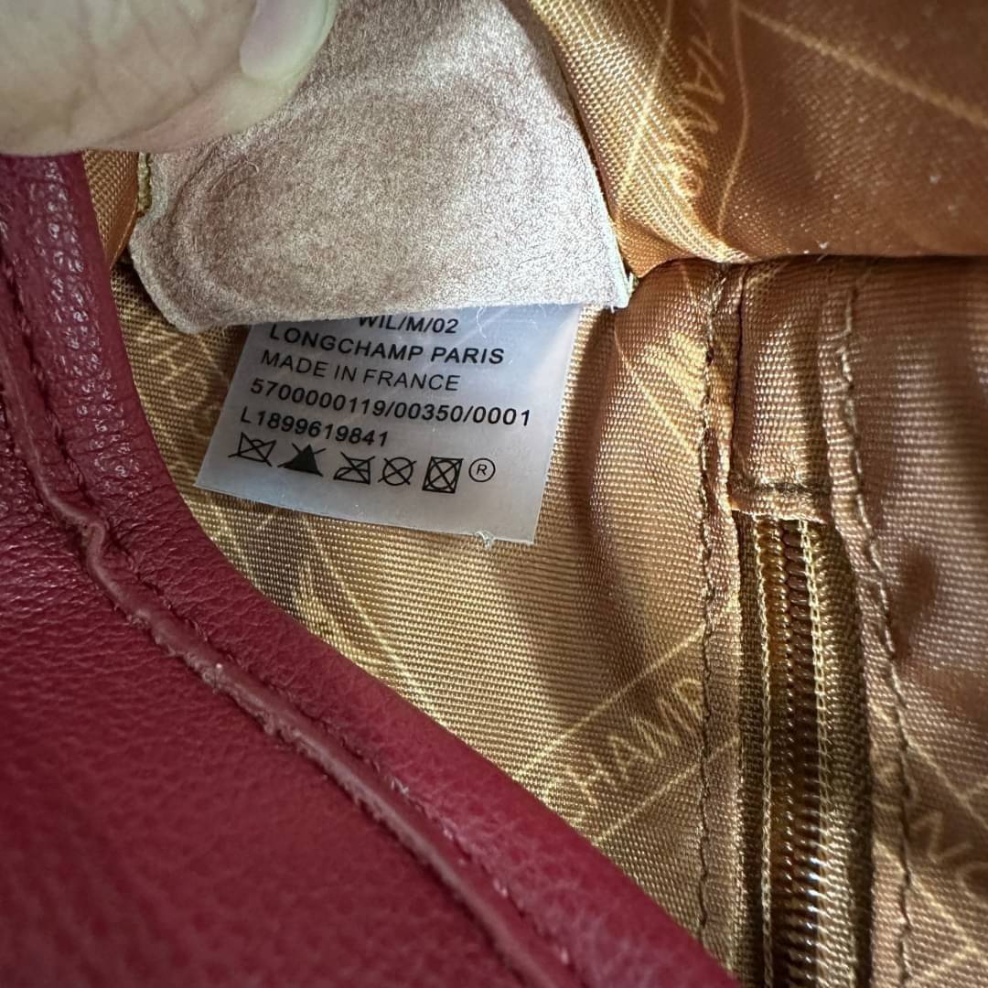 LONGCHAMP LE FOULONNÉ CROSSBODY BAG กระเป๋าสะพายที่เรียบง่ายและดูดี การออกแบบที่คล่องตัวของรุ่นนี้เหมาะอย่างยิ่งสำหรับผู้หญิงที่มีบุคลิกที่ต้องการกระเป๋าสไตล์แบบเรียบง่าย