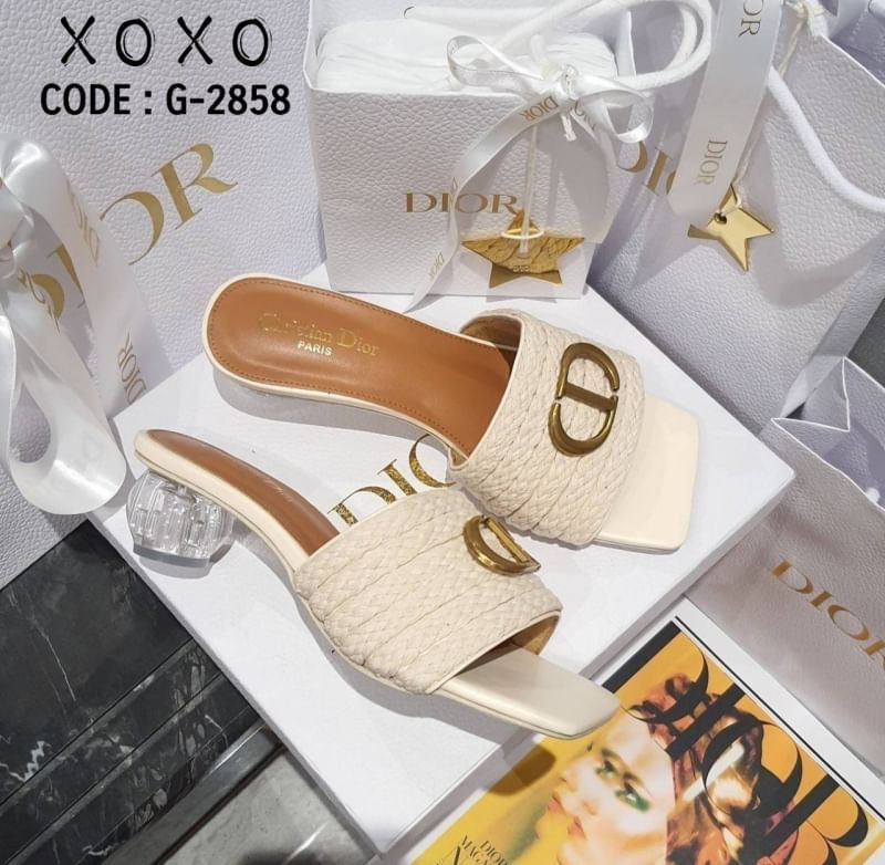 Christian Dior รองเท้างานสวมคาดเชือกถัก วางอะไหล่ CD ส้นแก้วใส ใส่สบาย น้ำหนักเบา ใส่ชิลๆ ได้ทั้งวันเลยค่ะ สวยหรูละมุนที่สุด มีจำกัดนะคะ