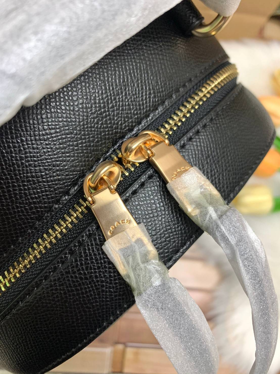 COACH JORDYN BACKPACK IN BLOCKED SIGNATURE ((76622//76624//76715)) พร้อมส่ง กระเป๋าสะพายหลังแบบมีหูหิ้ว หนังแท้ หนังนิ่มอย่างดีเลยค่า ด้านหน้ามีช่องซิปหนึ่งช่องสำหรับใส่ของจุกจิกนะคะ เปิดปิดช่องหลักแบบซิปคู่ หัวซิปมีหนังห้อยมาให้ ภายในกระเป๋าโล่งใส่สัมภาร