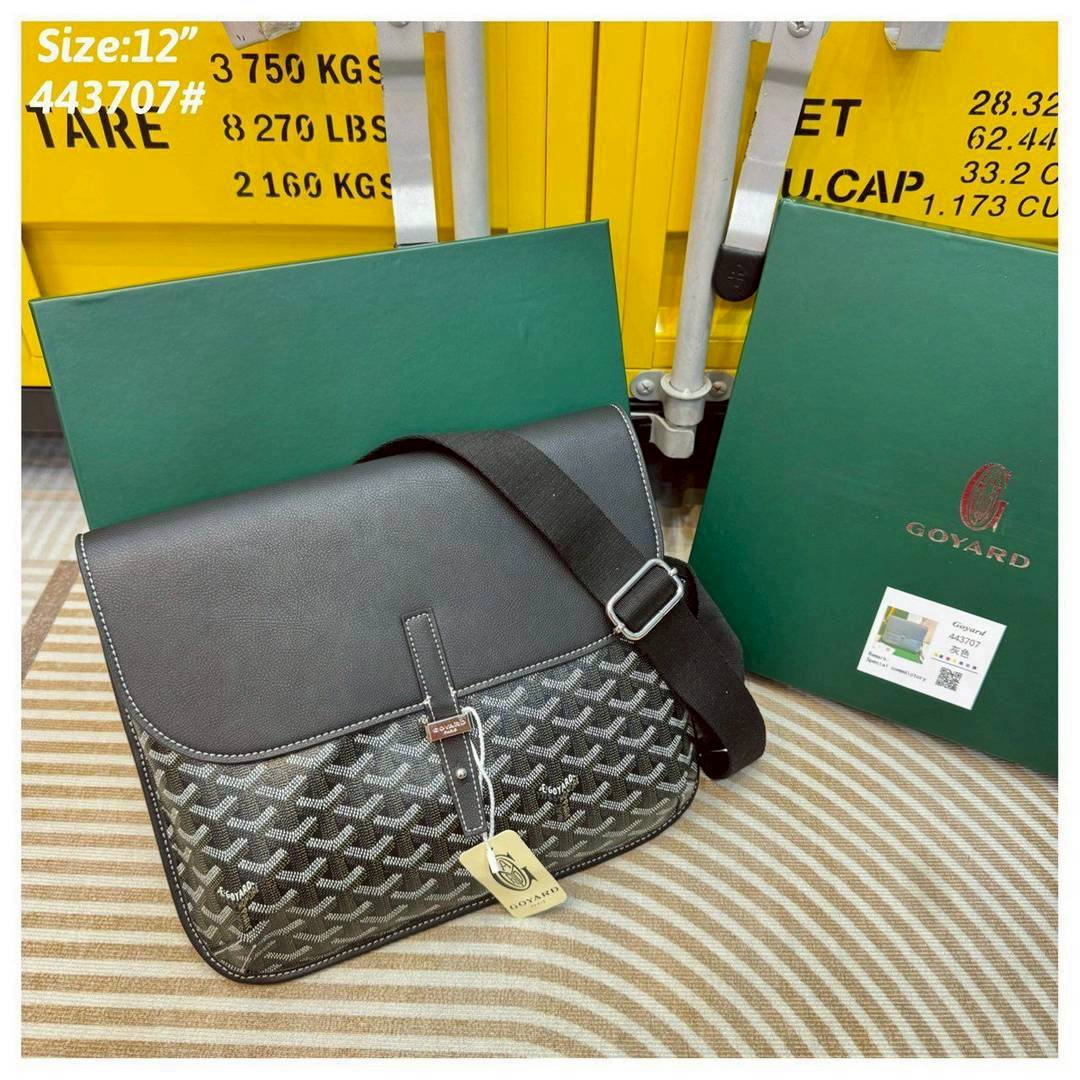 Goyard Coursier Messenger bag กระเป๋าแมสเซ็นเจอร์ดีไซน์ใหม่ กะทัดรัดใช้งานได้อย่างคล่องตัว เหมาะมากสำหรับสายสปอร์ต ที่สุดของความหรูตอบโจทย์การใช้งาน ใบจริงสวยงามตามรูปค่ะ