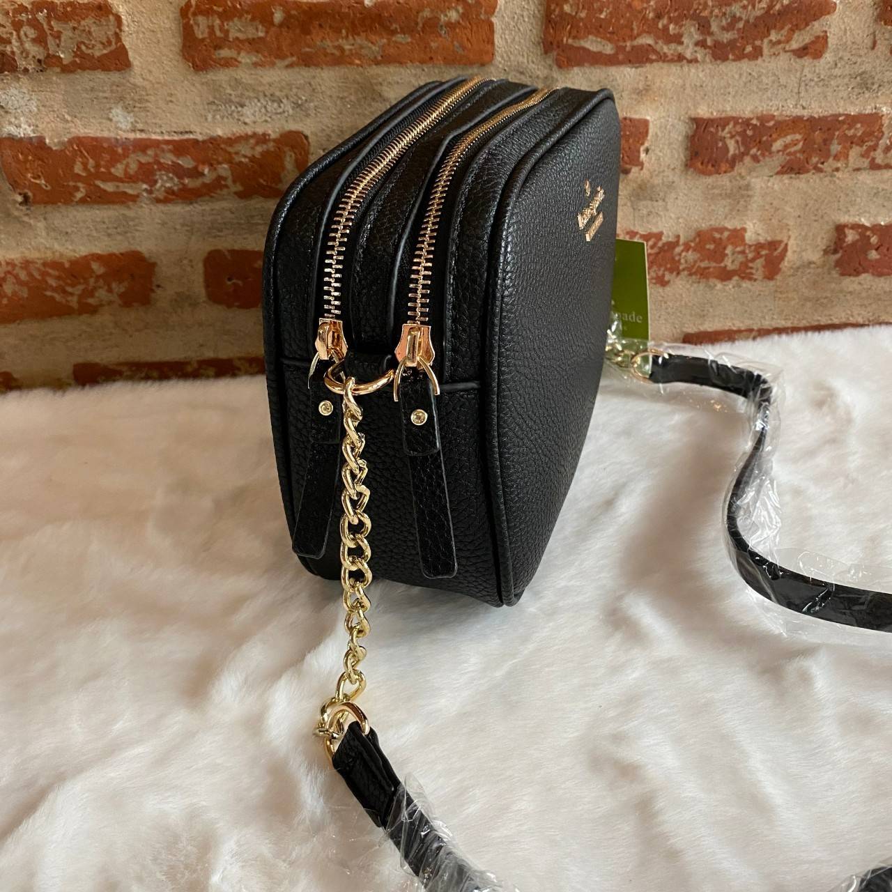 ของแท้ Kate Spade New York Mini Leather Shoulder Bag กระเป๋าสะพายขนาดมินิหนังสวยหรูอยู่ทรงด้านหน้าประดับโลโก้สีทอง