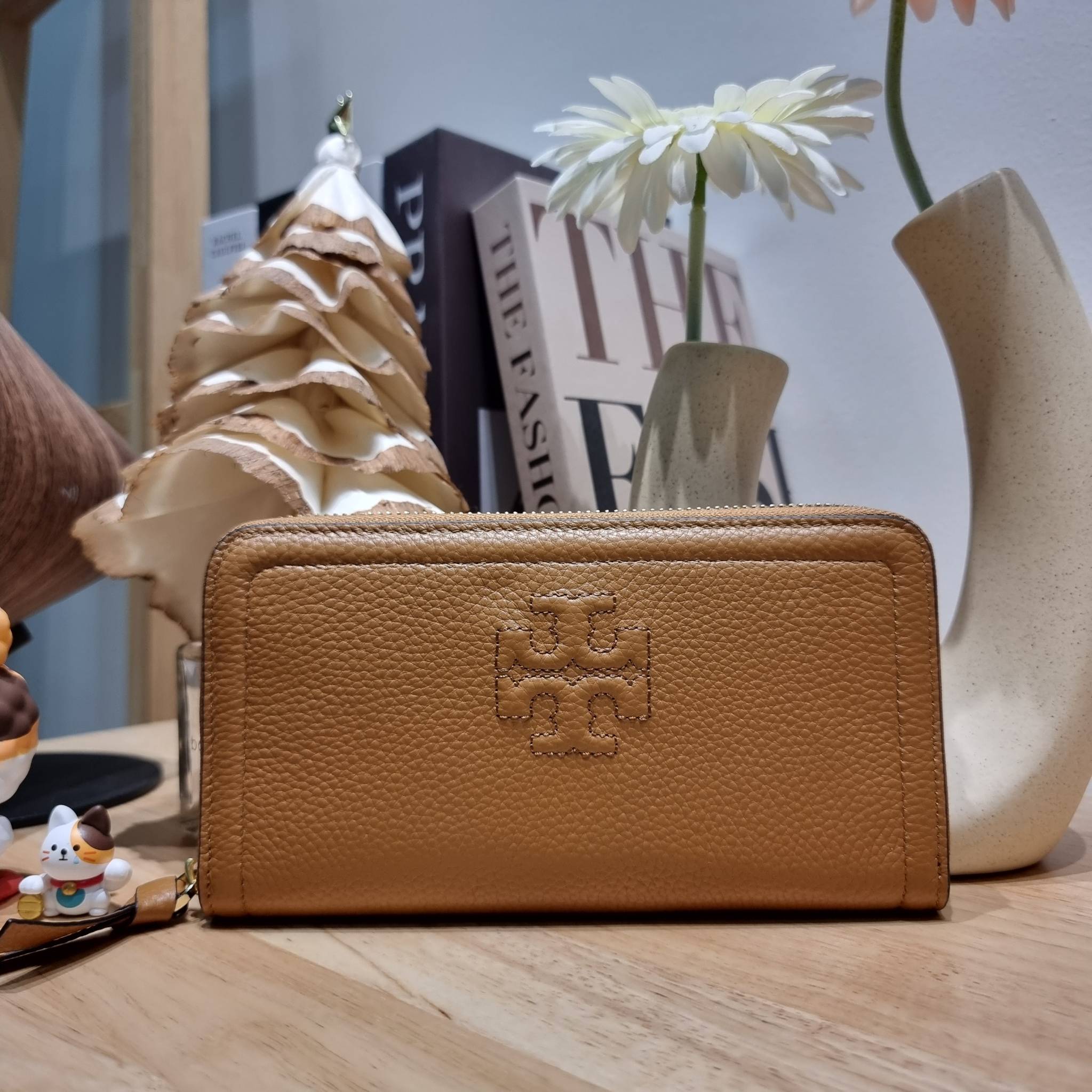 TORY BURCH THEA MULTI GUSSET ZIP CONTINENTAL WALLET กระเป๋าสตางค์ใบยาวเบสท์เซลเลอร์ ขนาดกำลังพอเหมาะ ดีไซน์เรียบหรู