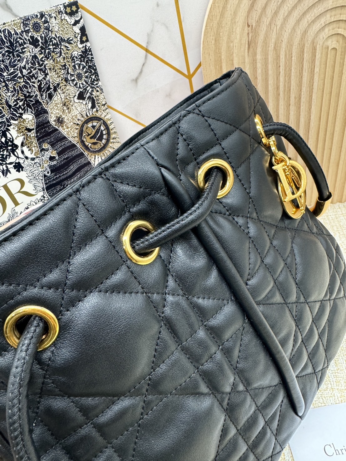 Medium DIOR Nolita Bag Black Macrocannage รุ่นใหม่ กระเป๋าสะพายทรงโท้ท งานหนังเต็มใบ สวยเรียบหรู ถือได้ สะพายยาวได้ เกรดออริ 1:1