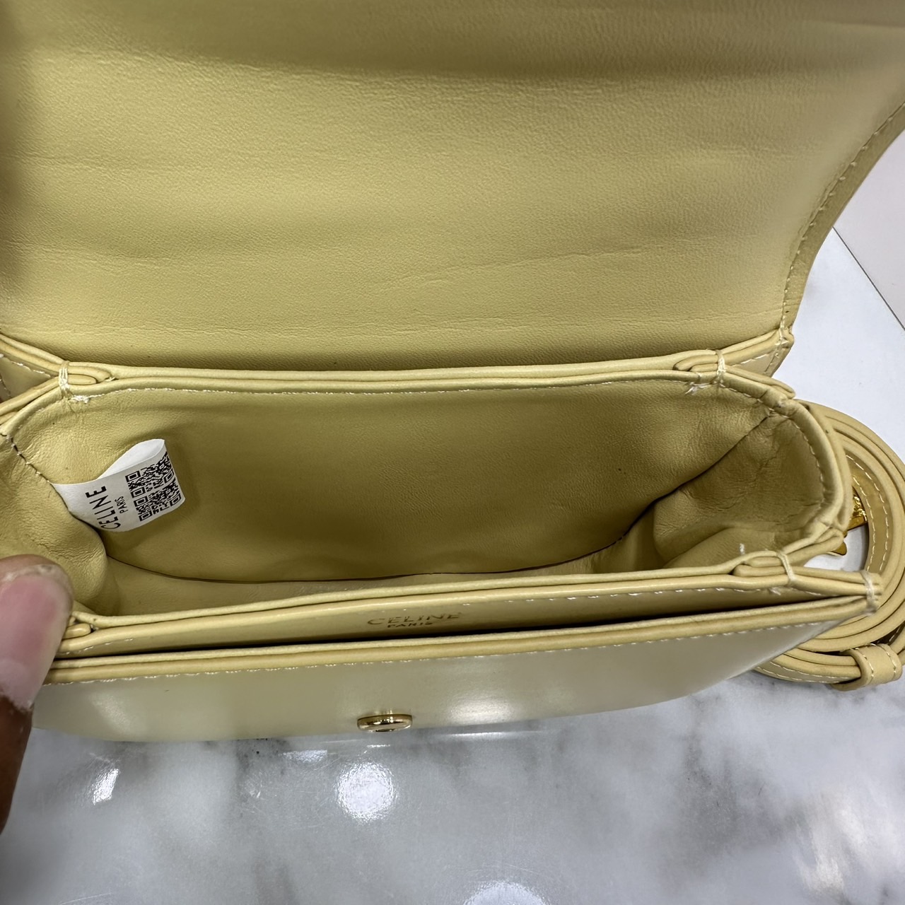 ORI หนังแท้ | CELINE MINI BESACE CLEA IN SHINY and leather กระเป๋าสะพายพร้อมหูจับ ไซส์มินิ แต่งโลโก้สีทองหรูหรา สวยโดดเด่น สามารถถือ สะพายไหล่ และสะพายข้างได้