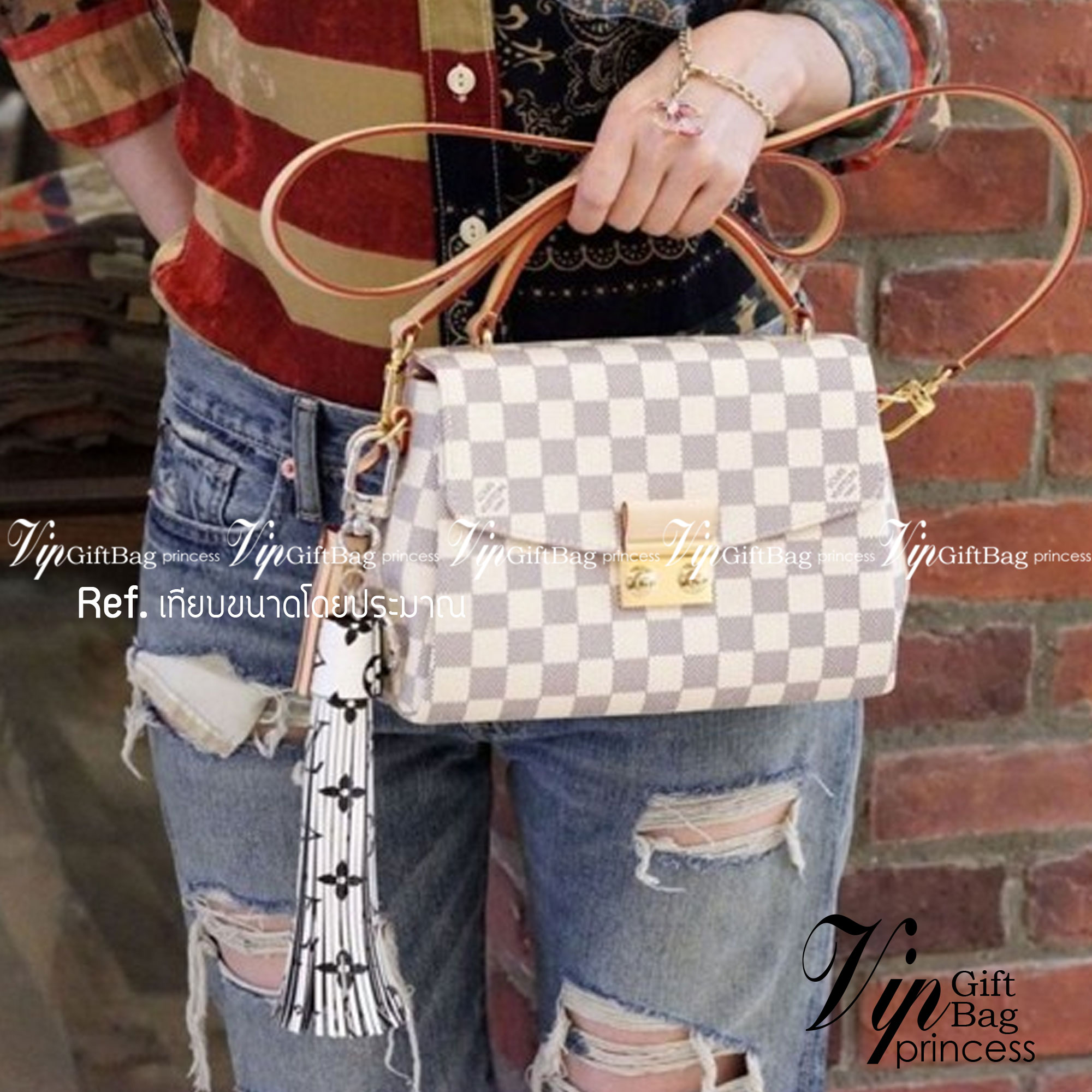 LV CROISETTE CROSSBODY BAG ให้สาวๆได้สวย ในราคาจับต้องได้ กับกระเป๋าสะพายข้าง ดีไซน์ลวดลายตารางเอกลักษณ์ คลาสสิคแต่ดูผู้ดี วัสดุหนังแคนวาส เปิด-ปิดด้วยตัวล็อคแน่นหนา ภายในโล่งกว้าง ใส่ของสำคัญได้ครบถ้วน สายสะพายถอดออกได้ ปรับได้ มีหูจับในตัว ถือเก๋ๆ หรือจ