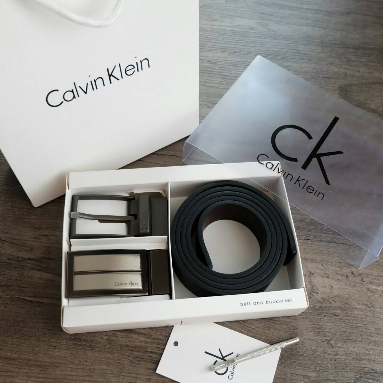 Calvin Klein Belt and Buckle Set (No.01) Set สุดคถเม เข็มขัด + หัวเข็มขัด 2 ชิ้น จะะมอบเป็นของขวัญหรือใช้เองก็แนะนำเลยค่าา