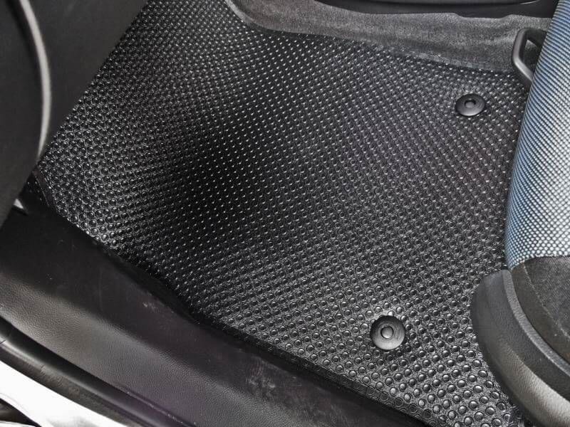 พรมปูพื้นรถยนต์ CHEVROLET CRUZE (5ชิ้น) กระดุมเม็ดเล็กรีดขอบ สีดำ