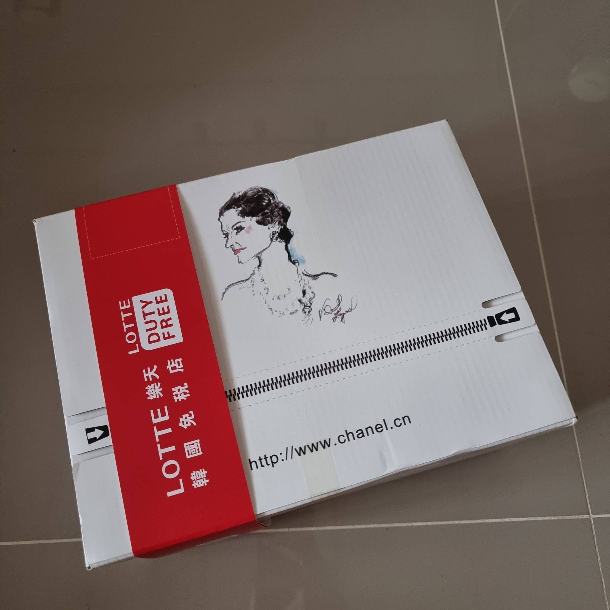 Chanel chunky chain bag in black สวยฟาดย้อนยุคความหรู ในราคาที่จับต้องได้ กับกระเป๋าสะพายไหล่ ไซส์กำลังสวย โดดเด่นด้วยสายสะพายโซ่สลับหนังเส้นใหญ่ ทนทาน ดูแพง